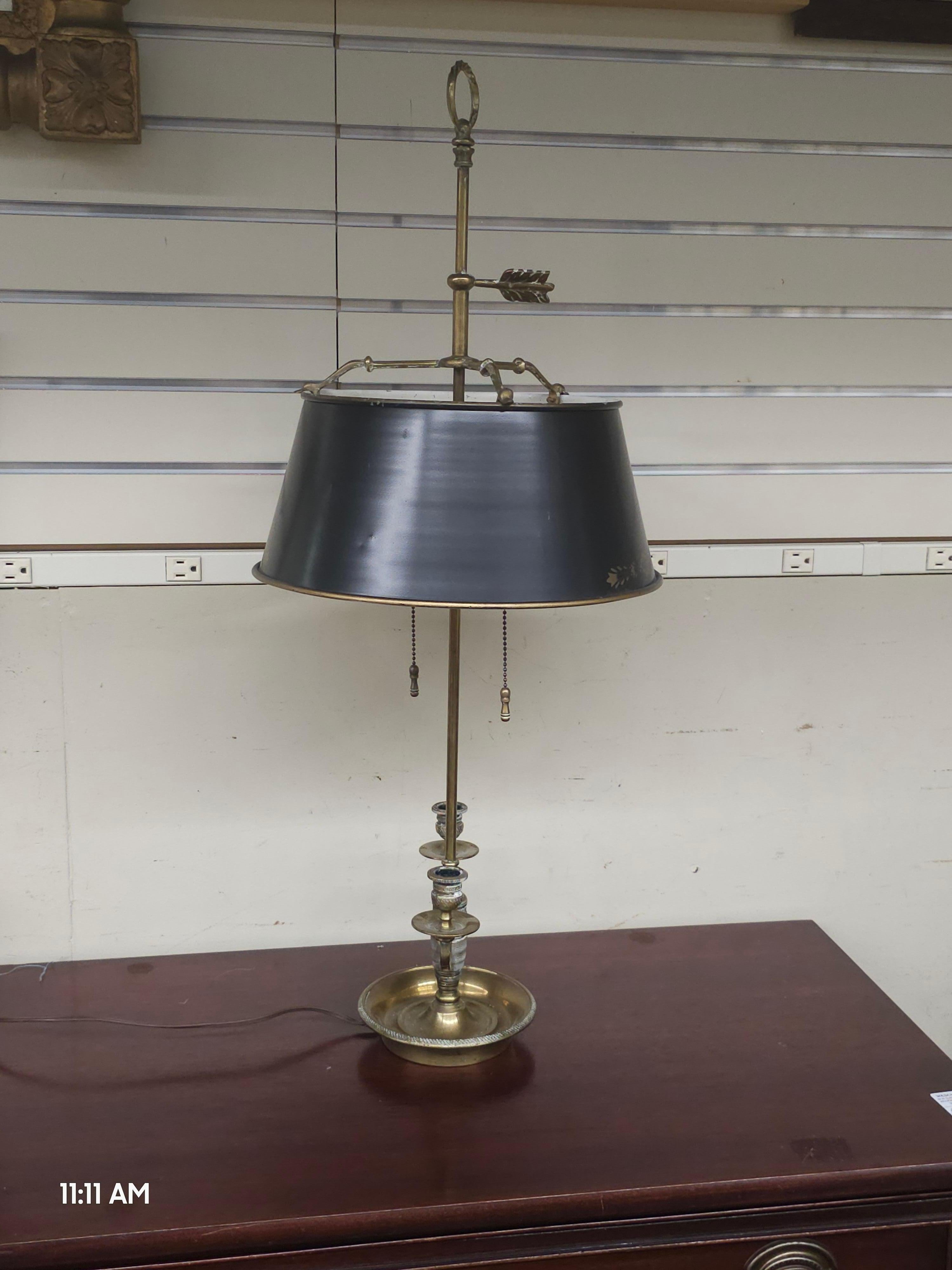 Peint Lampe de table Bouillotte en laiton de style Empire en vente