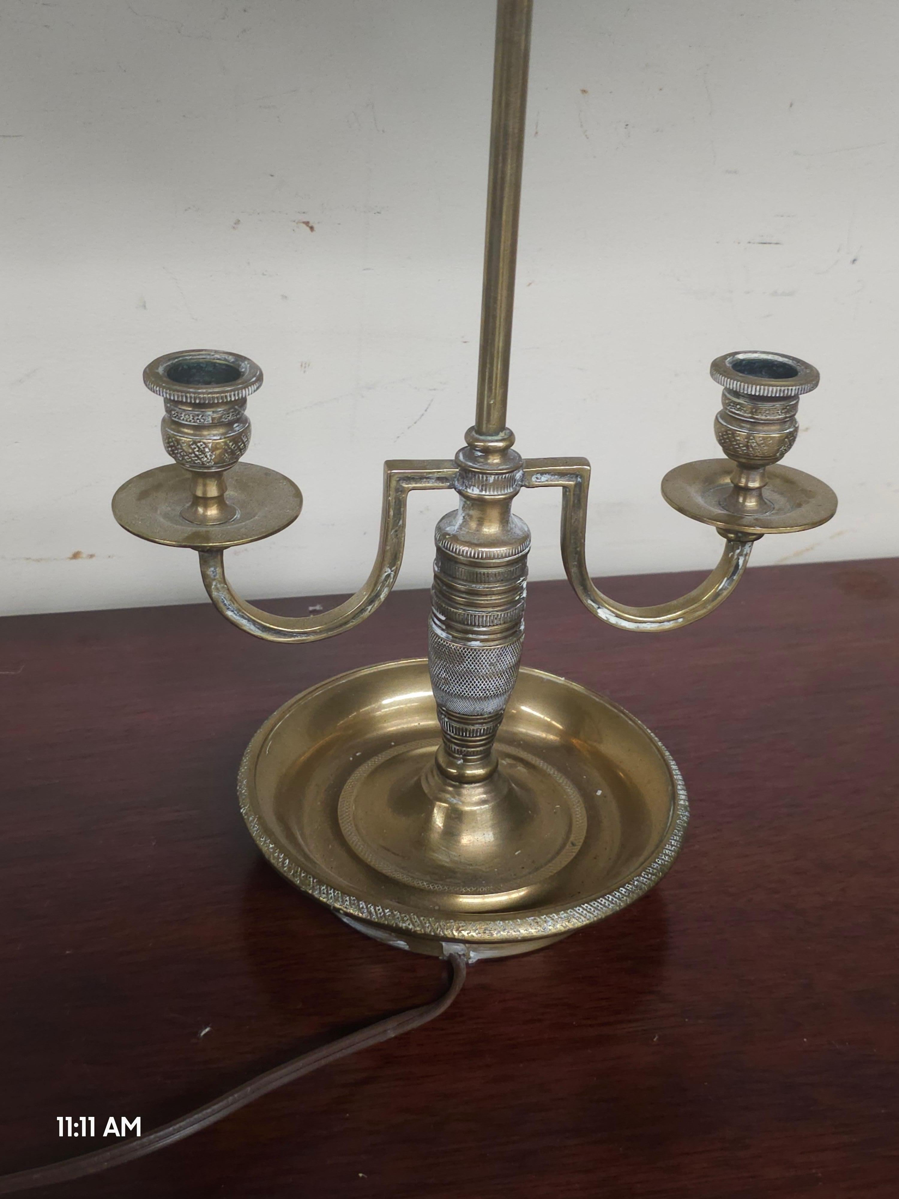 20ième siècle Lampe de table Bouillotte en laiton de style Empire en vente