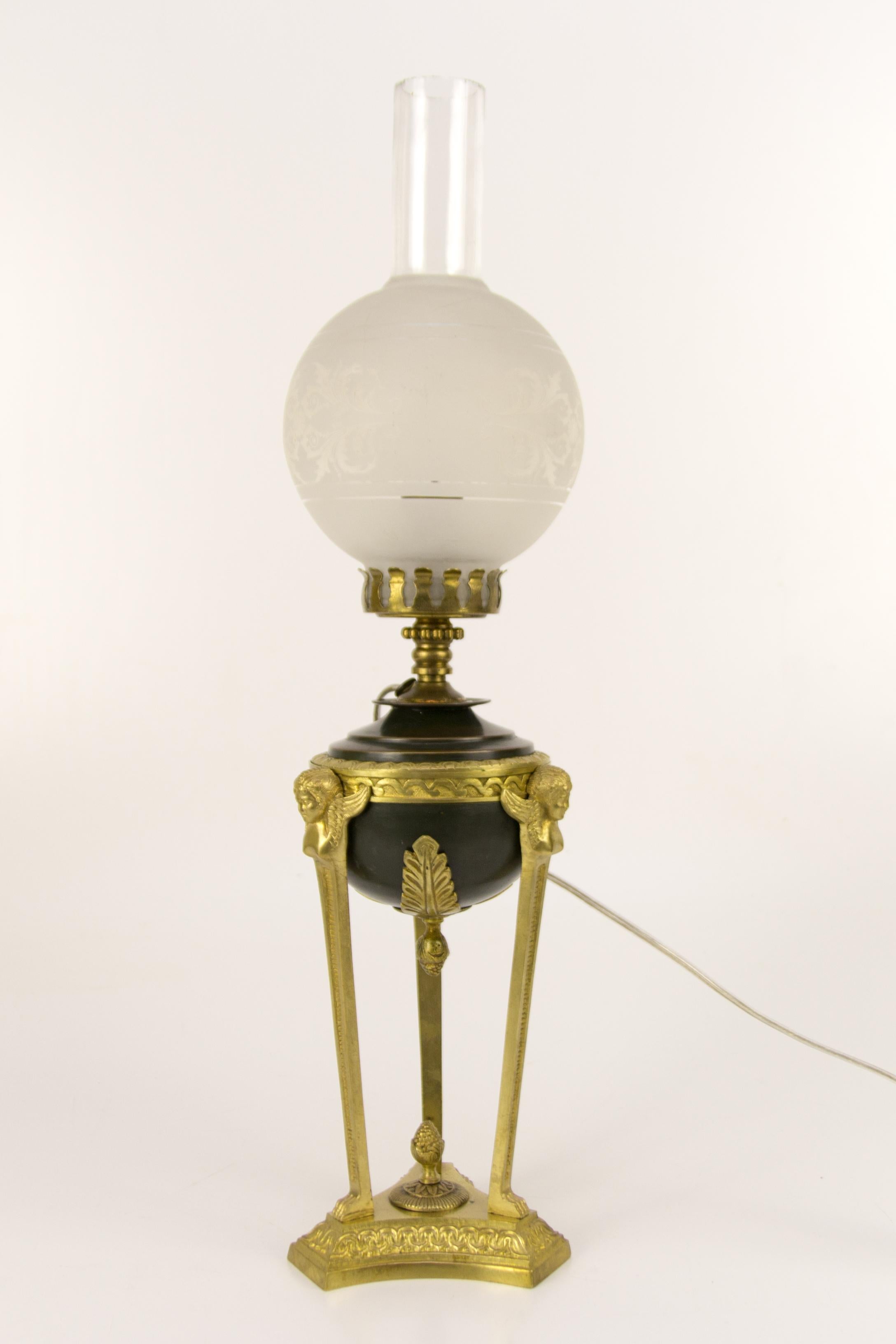 French Empire Style Bronze and Glass Table Lamp In Good Condition In Barntrup, DE