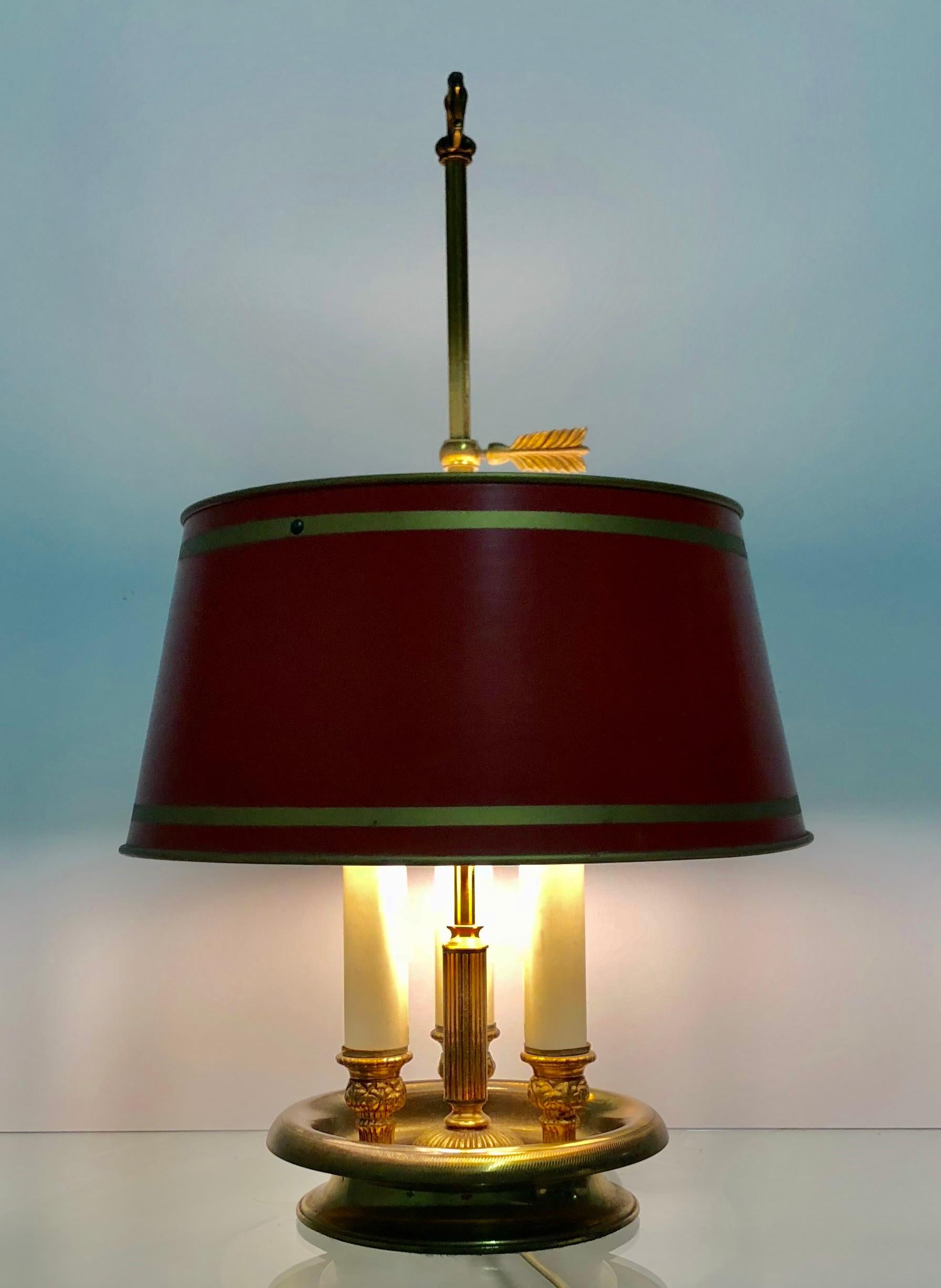 A french bouillotte bronze three-light table lamp in the style of Empire, France, circa 1940s
The lamp is made of bronze and red metal lampshade.
Socket: Three E14 for standard screw bulbs.
In an excellent original condition.

