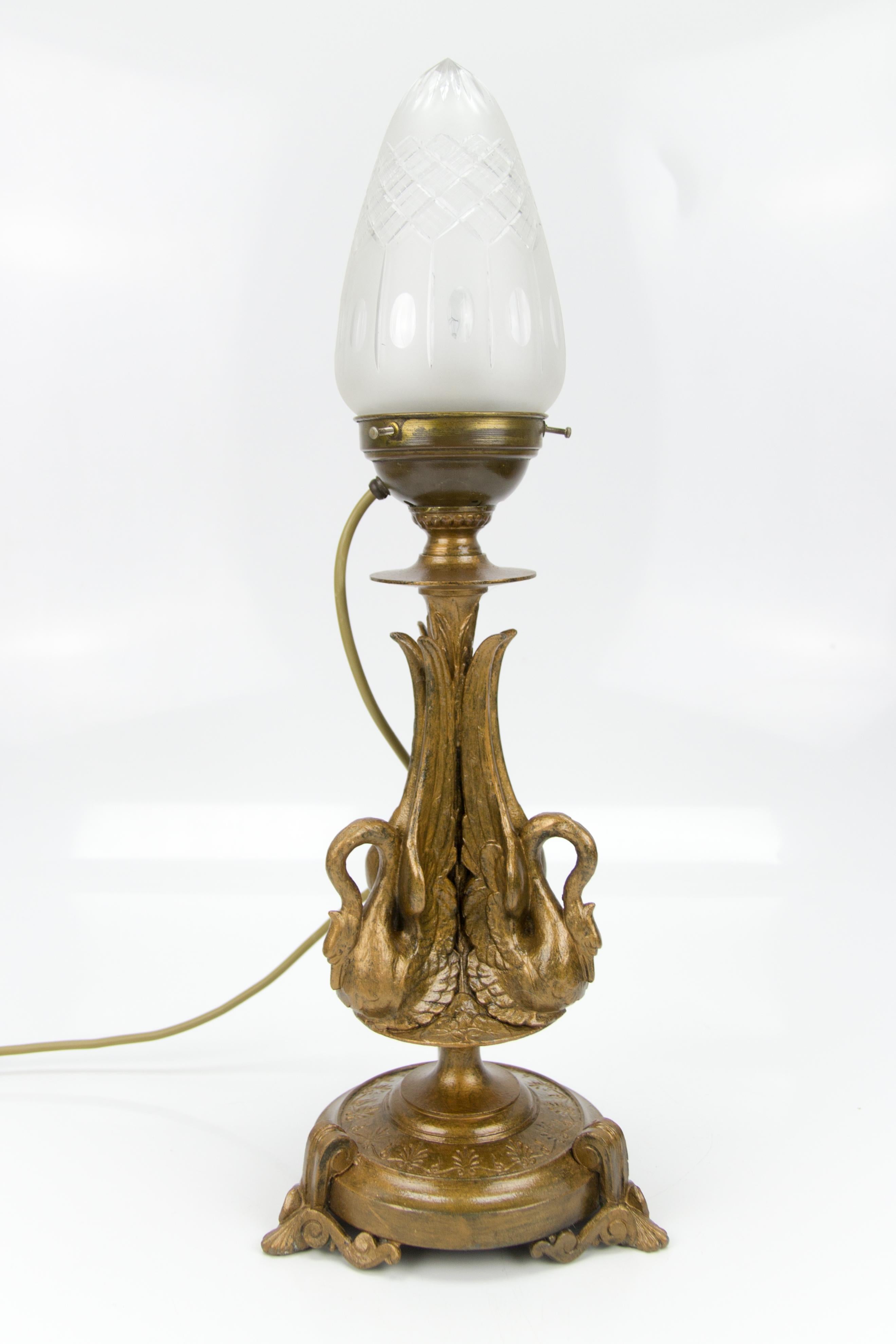 French Empire Style Bronze-Colored Pewter and Frosted Cut Glass Table Lamp 1900s For Sale 6