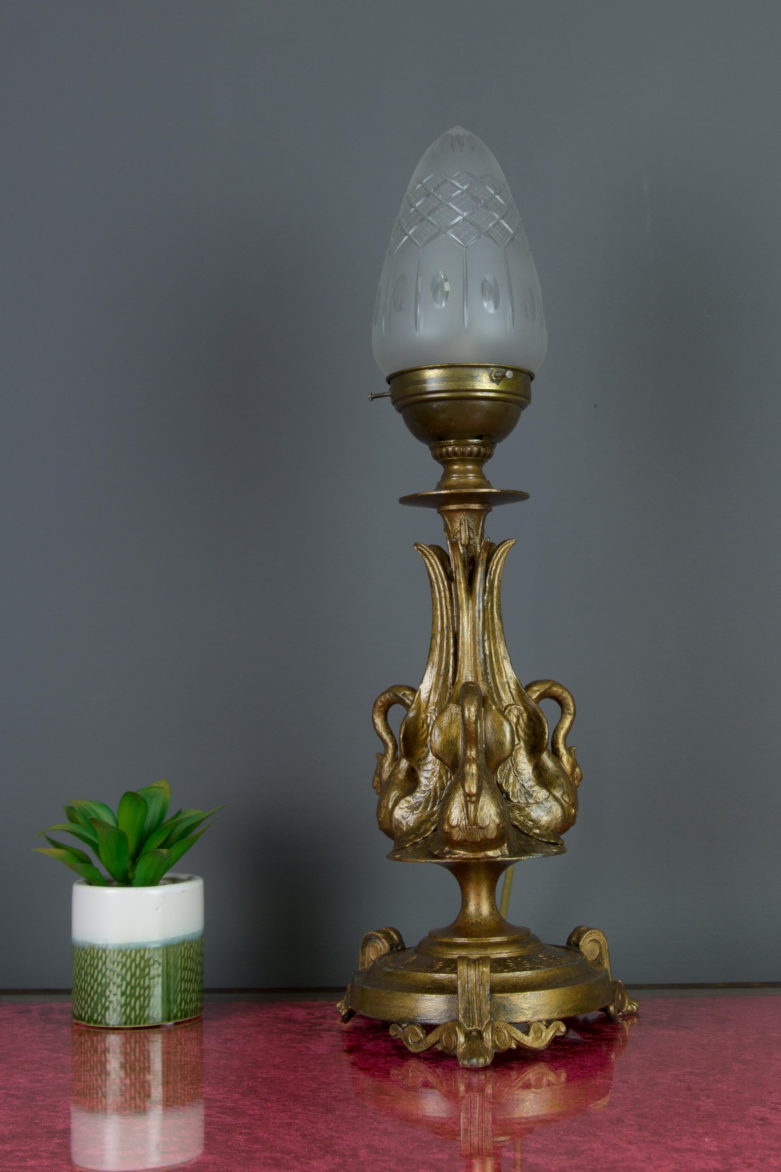French Empire Style Bronze-Colored Pewter and Frosted Cut Glass Table Lamp 1900s For Sale 3