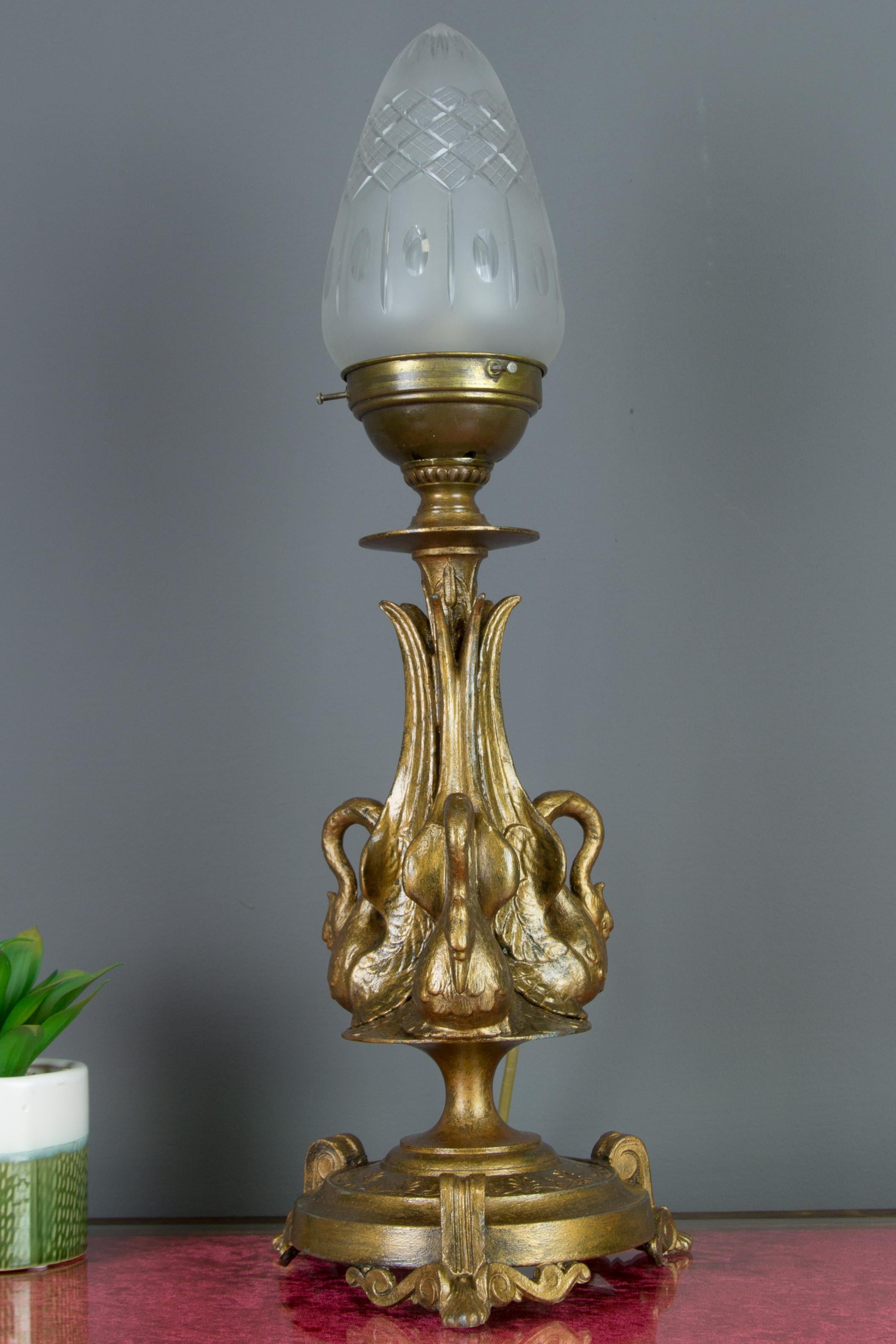 French Empire Style Bronze-Colored Pewter and Frosted Cut Glass Table Lamp 1900s For Sale 4
