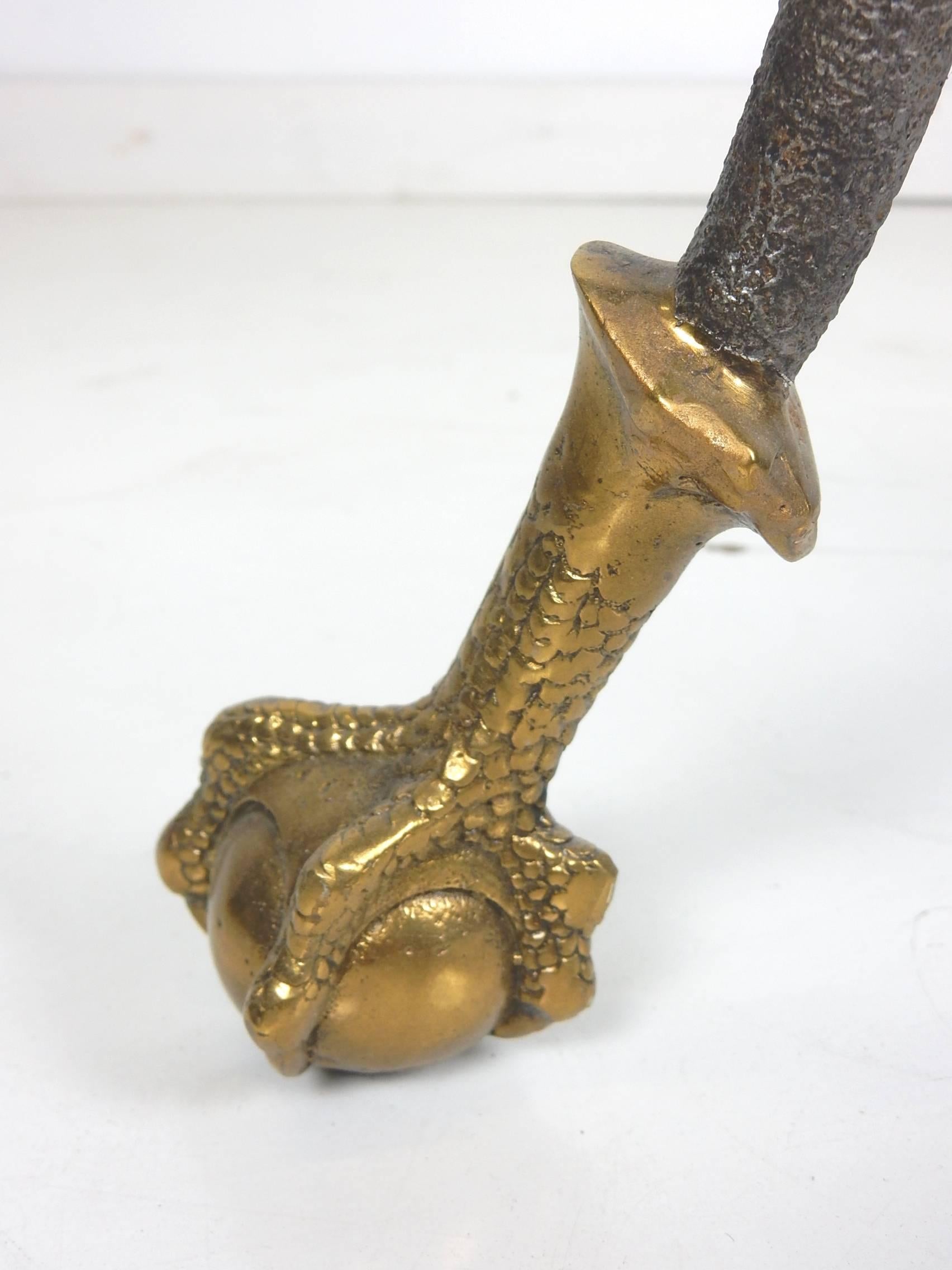 Pierre Table à Gueridon en bronze de style Empire et en pierre mosaïque tessellée, en forme de Swan en vente