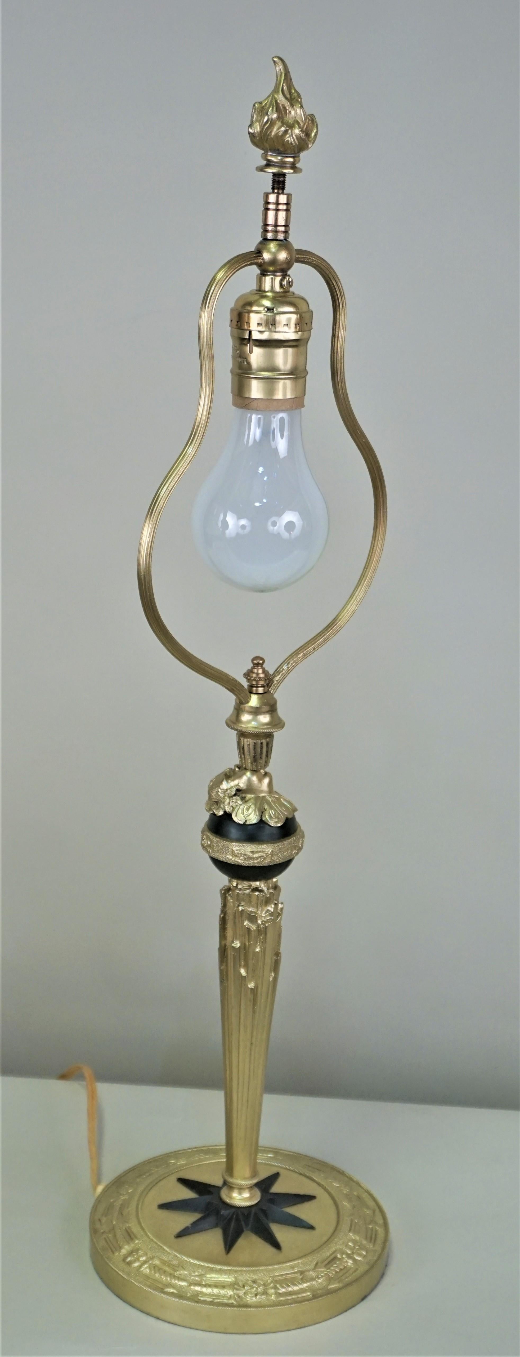 Bronze Lampe de table en bronze de style Empire français en vente