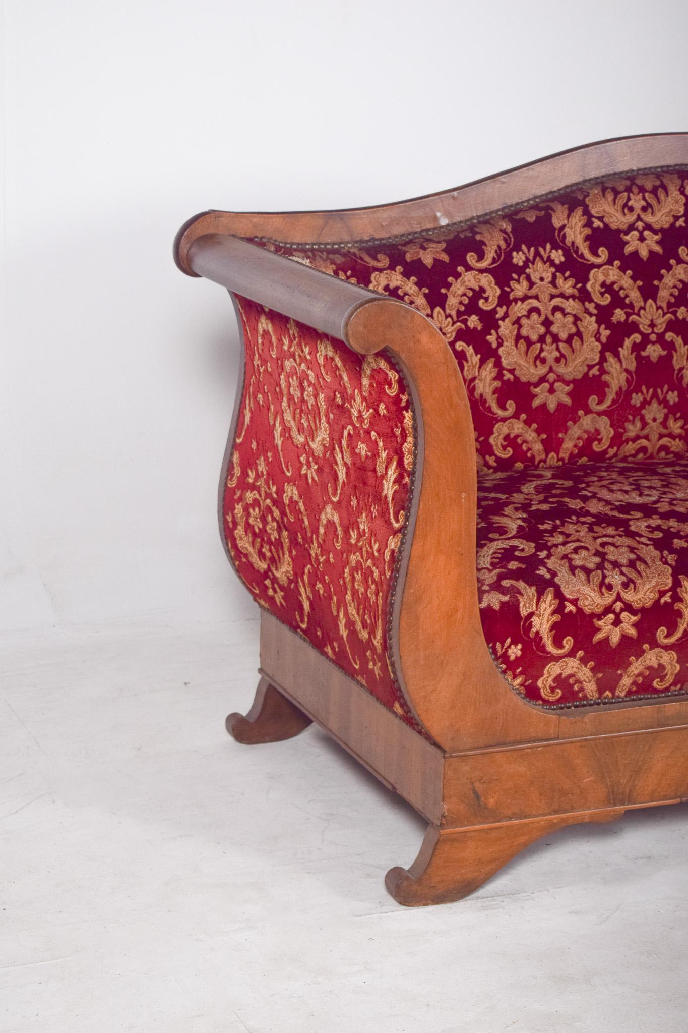 French Empire-Style Canape Upholstered in Red Fabric In Good Condition For Sale In Lisboa, Lisboa