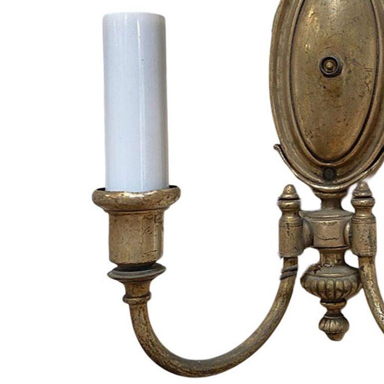 Stile impero Coppia di lampade da parete a doppio braccio in ottone fuso in stile Impero francese in vendita