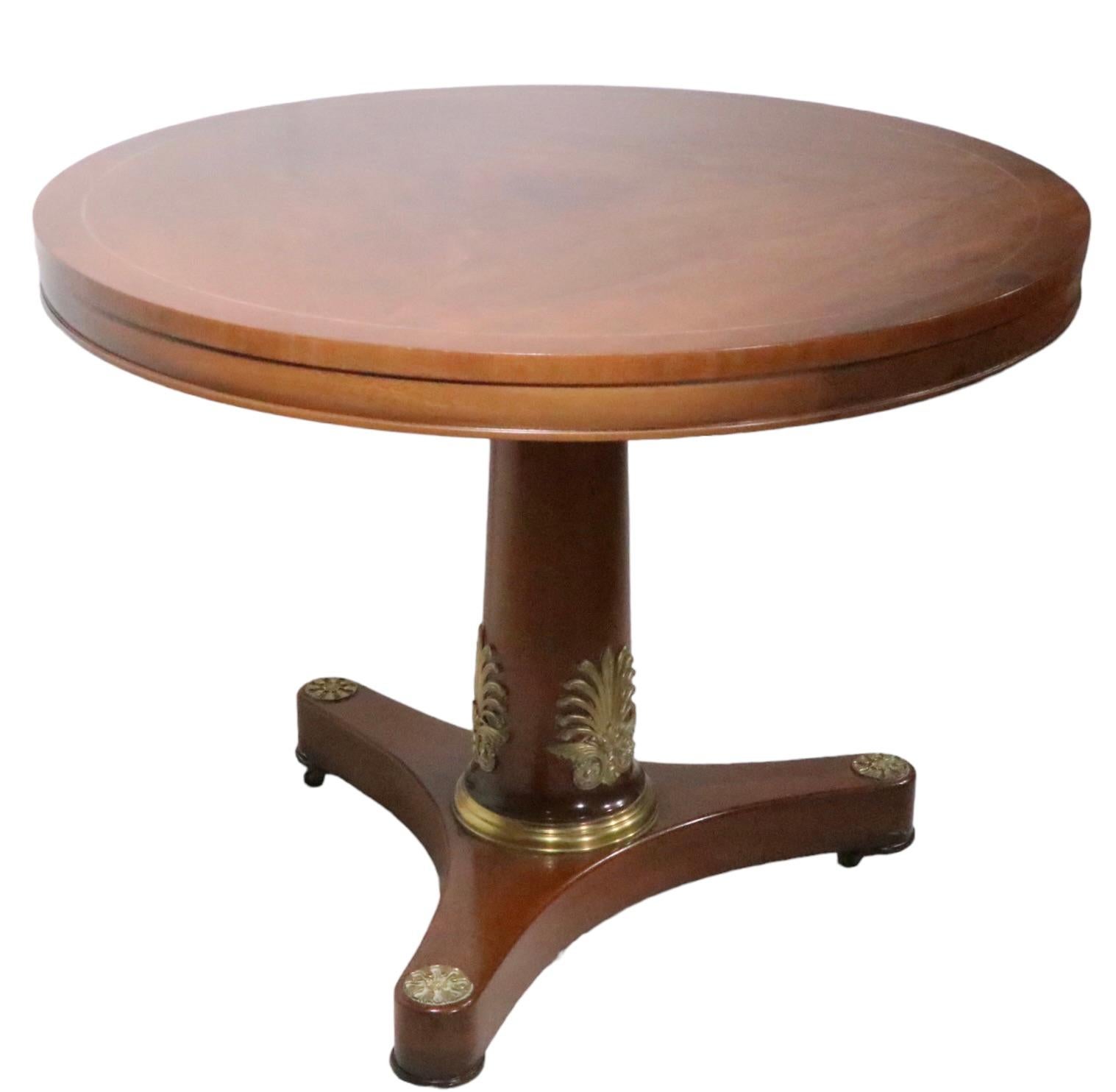 Table centrale de style Empire français avec garniture en laiton ornée de bronze doré par Kittinger Furniture  en vente 5