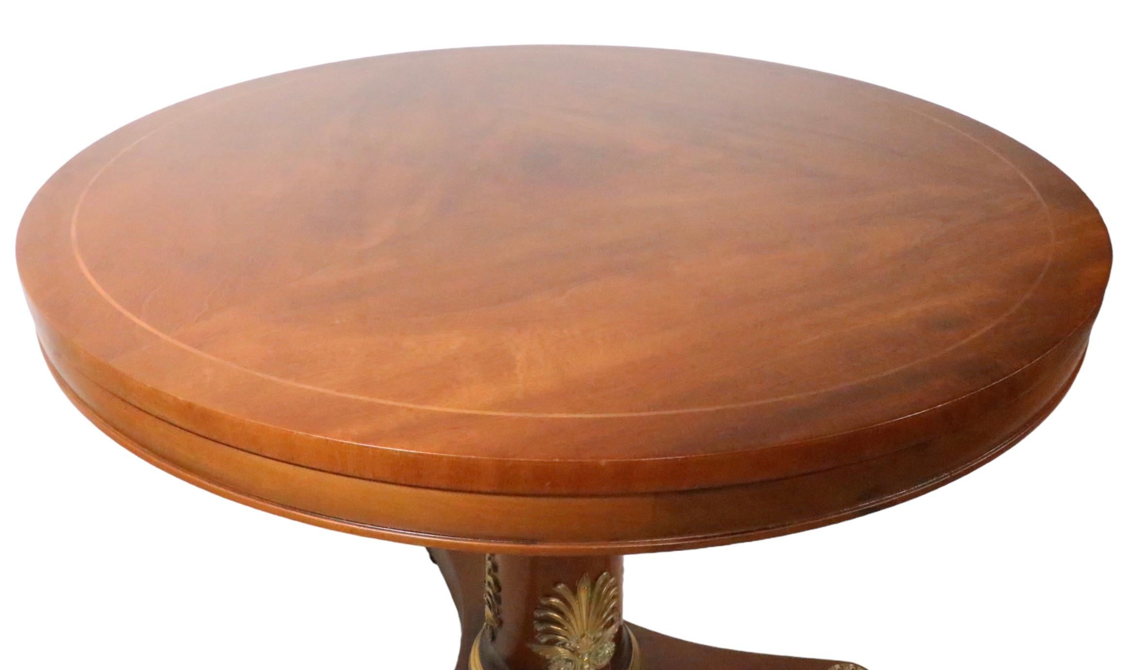 Table centrale de style Empire français avec garniture en laiton ornée de bronze doré par Kittinger Furniture  en vente 8