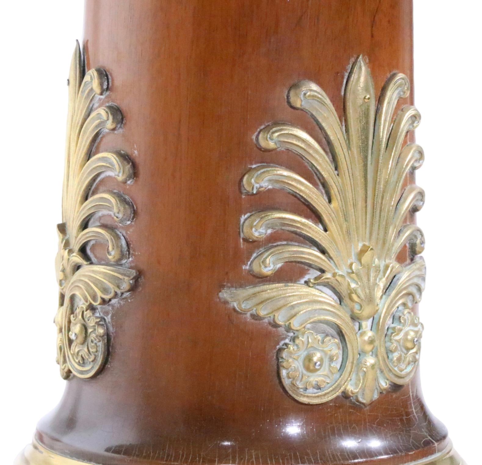 Table centrale de style Empire français avec garniture en laiton ornée de bronze doré par Kittinger Furniture  en vente 9