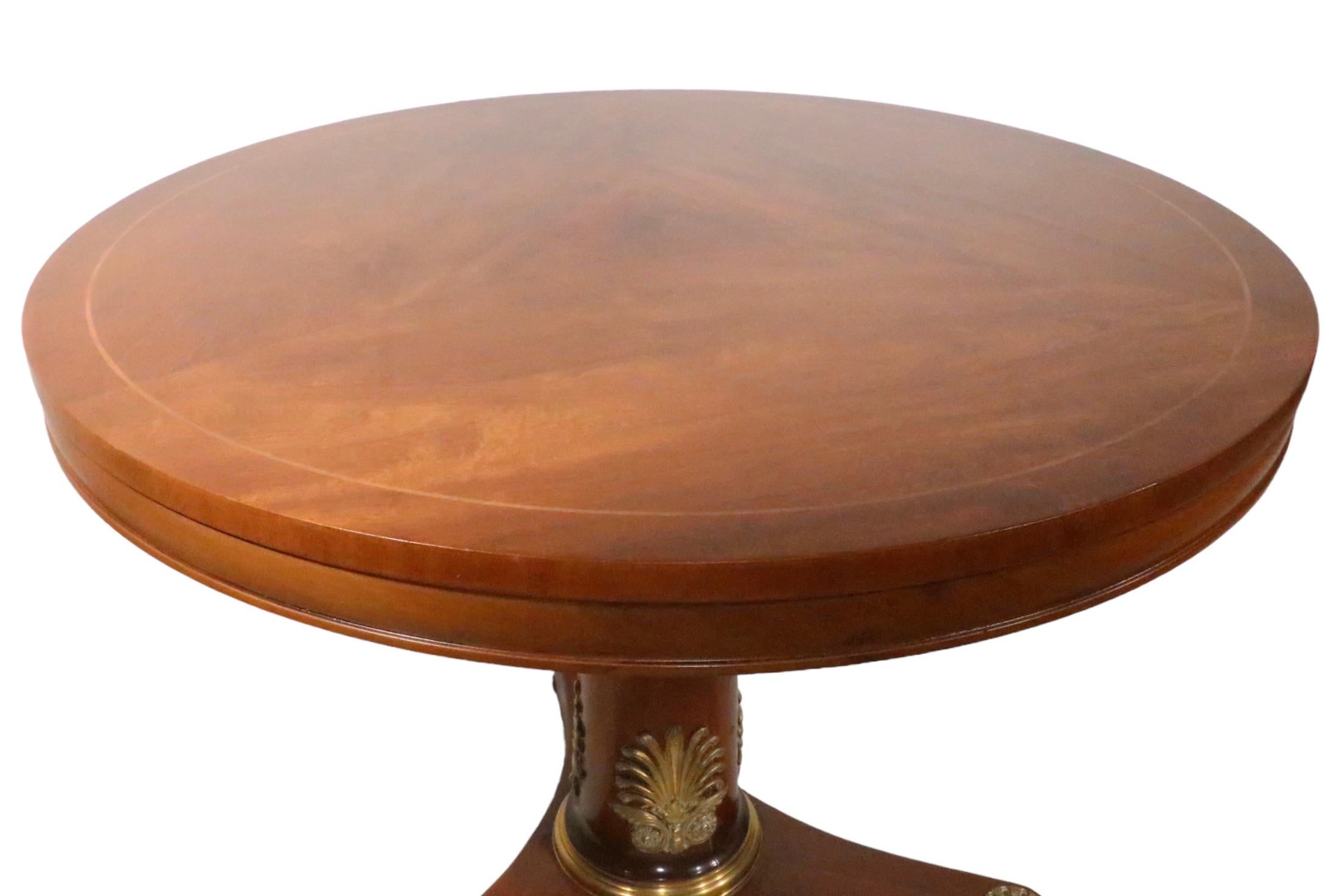 Table centrale de style Empire français avec garniture en laiton ornée de bronze doré par Kittinger Furniture  en vente 11