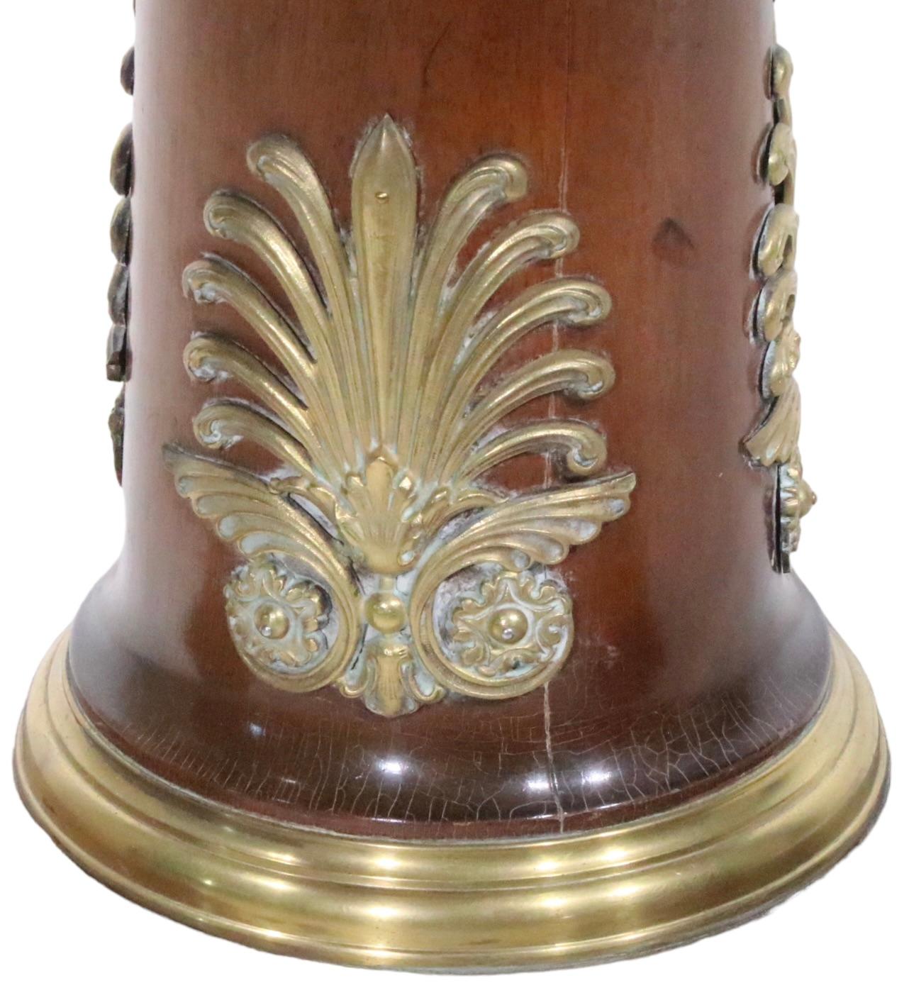Table centrale de style Empire français avec garniture en laiton ornée de bronze doré par Kittinger Furniture  en vente 2