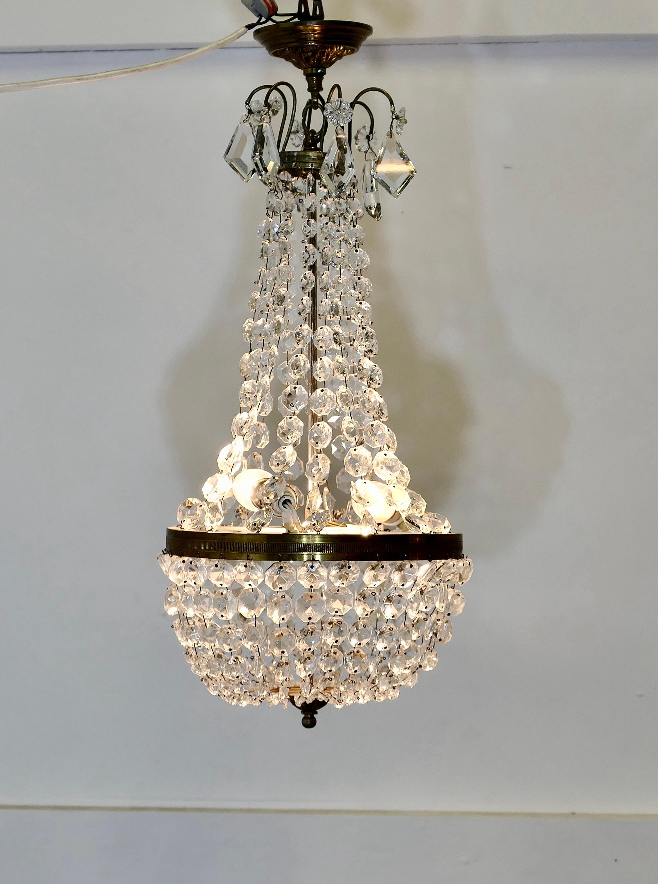 Lampadario stile impero francese  Questo è un pezzo incantevole In condizioni buone in vendita a Godshill, Isle of Wight
