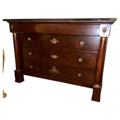 Commode/Coffre à tiroirs de style Empire français avec dessus en marbre