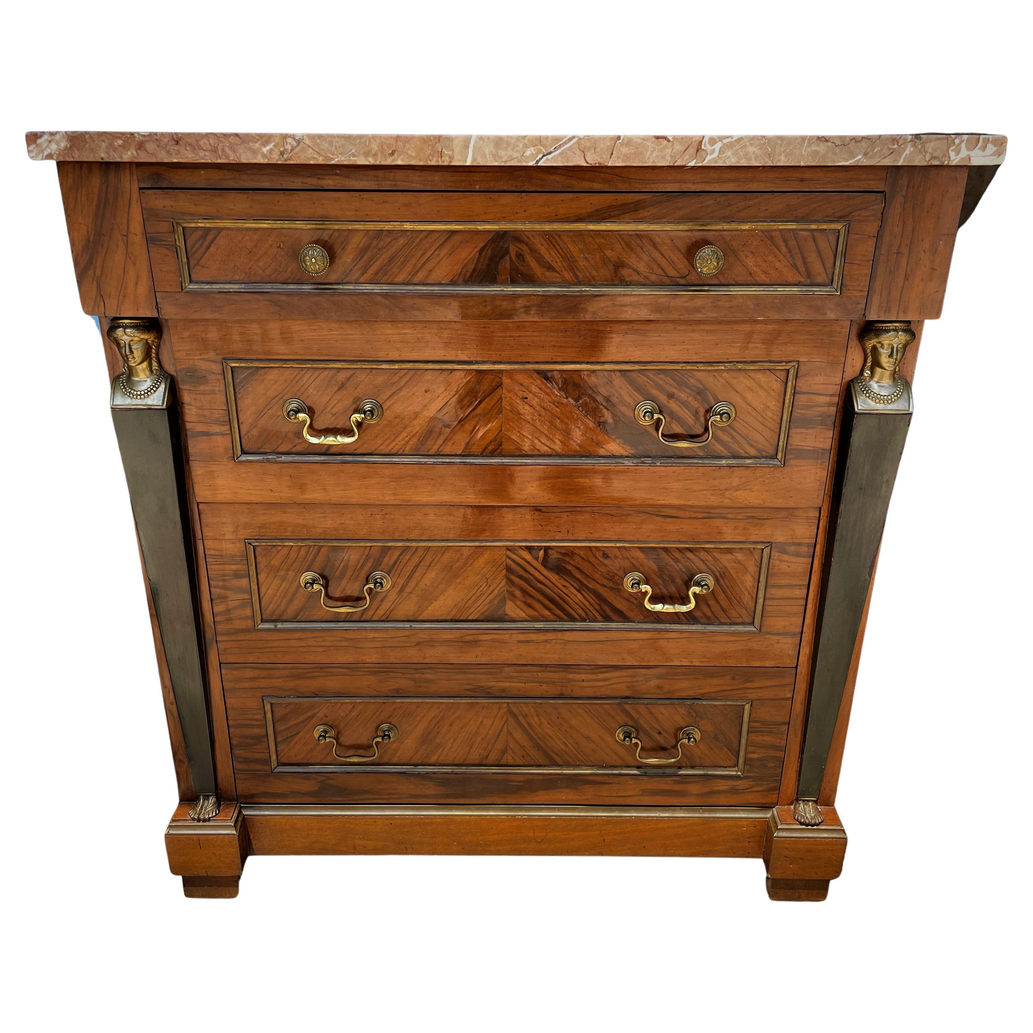 Commode in stile impero francese con colonne figurative e marmo rosa