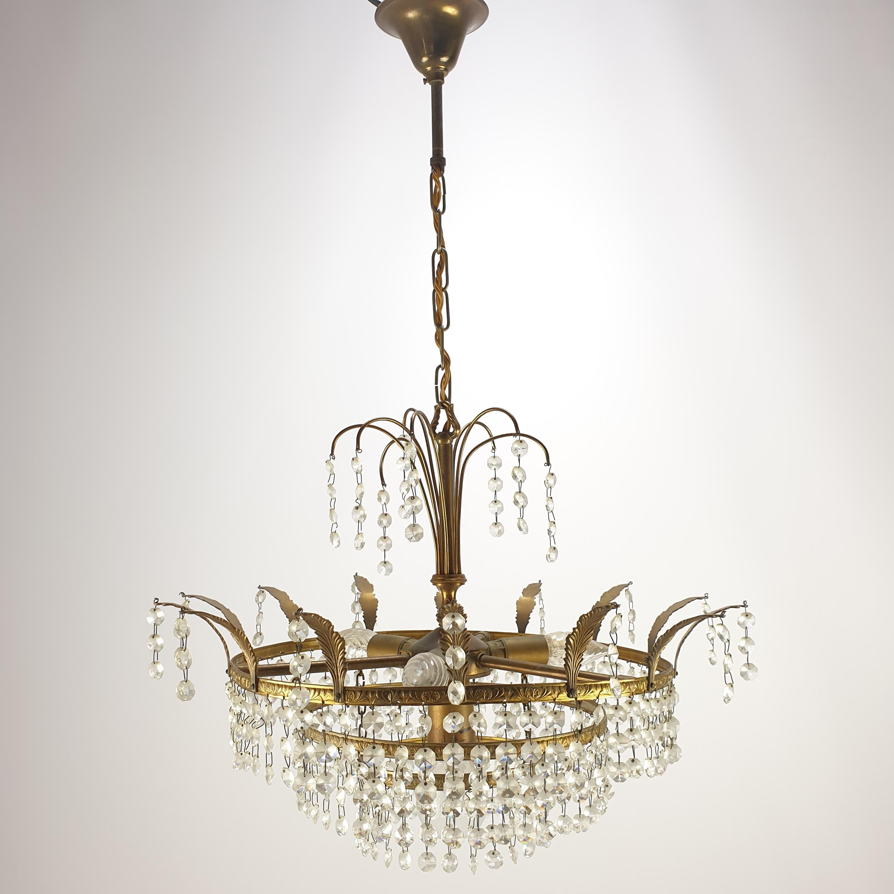 French Empire Style Crystal Glass and Brass Chandelier, 1920's For Sale 1