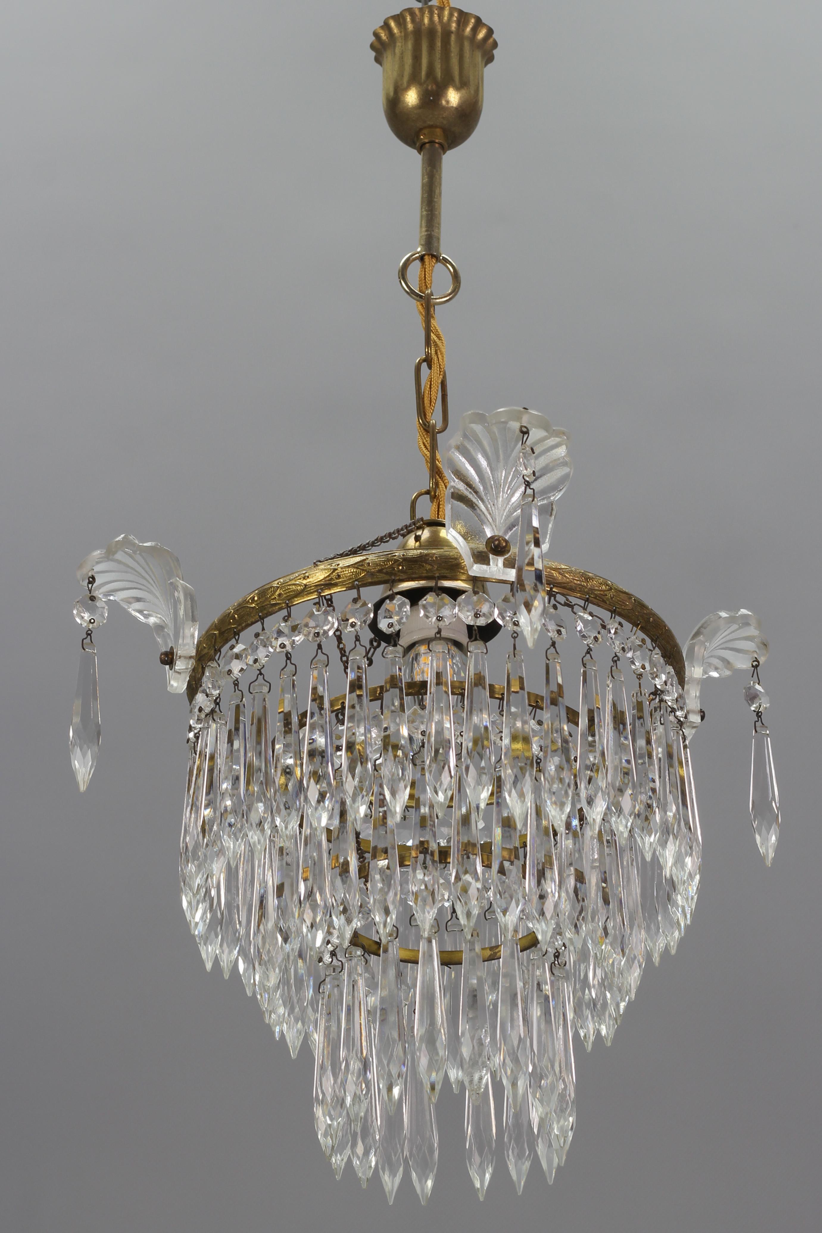 French Empire Style Crystal Glass and Brass Three-Tired Chandelier, 1930s For Sale 7