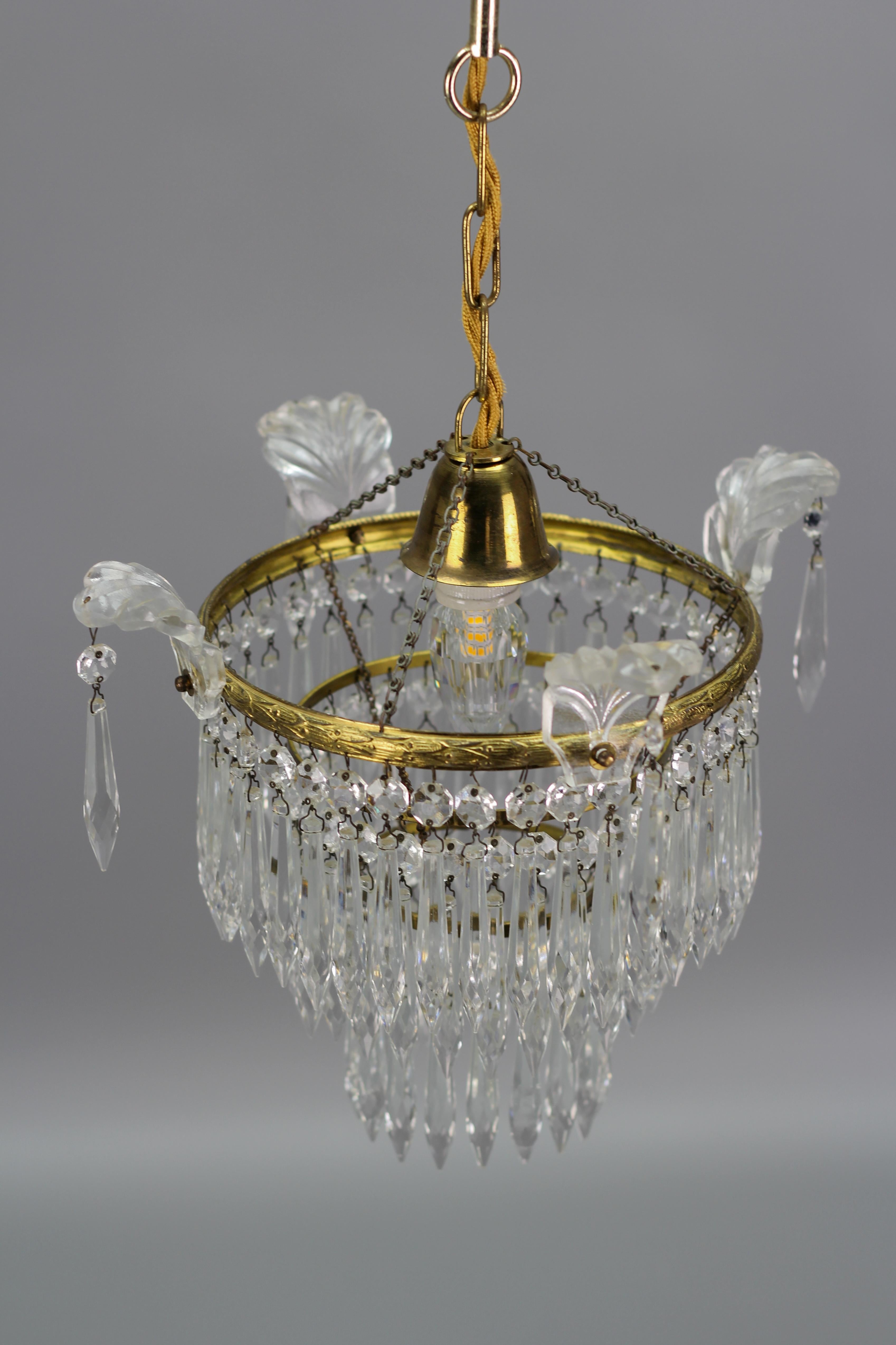 French Empire Style Crystal Glass and Brass Three-Tired Chandelier, 1930s For Sale 9