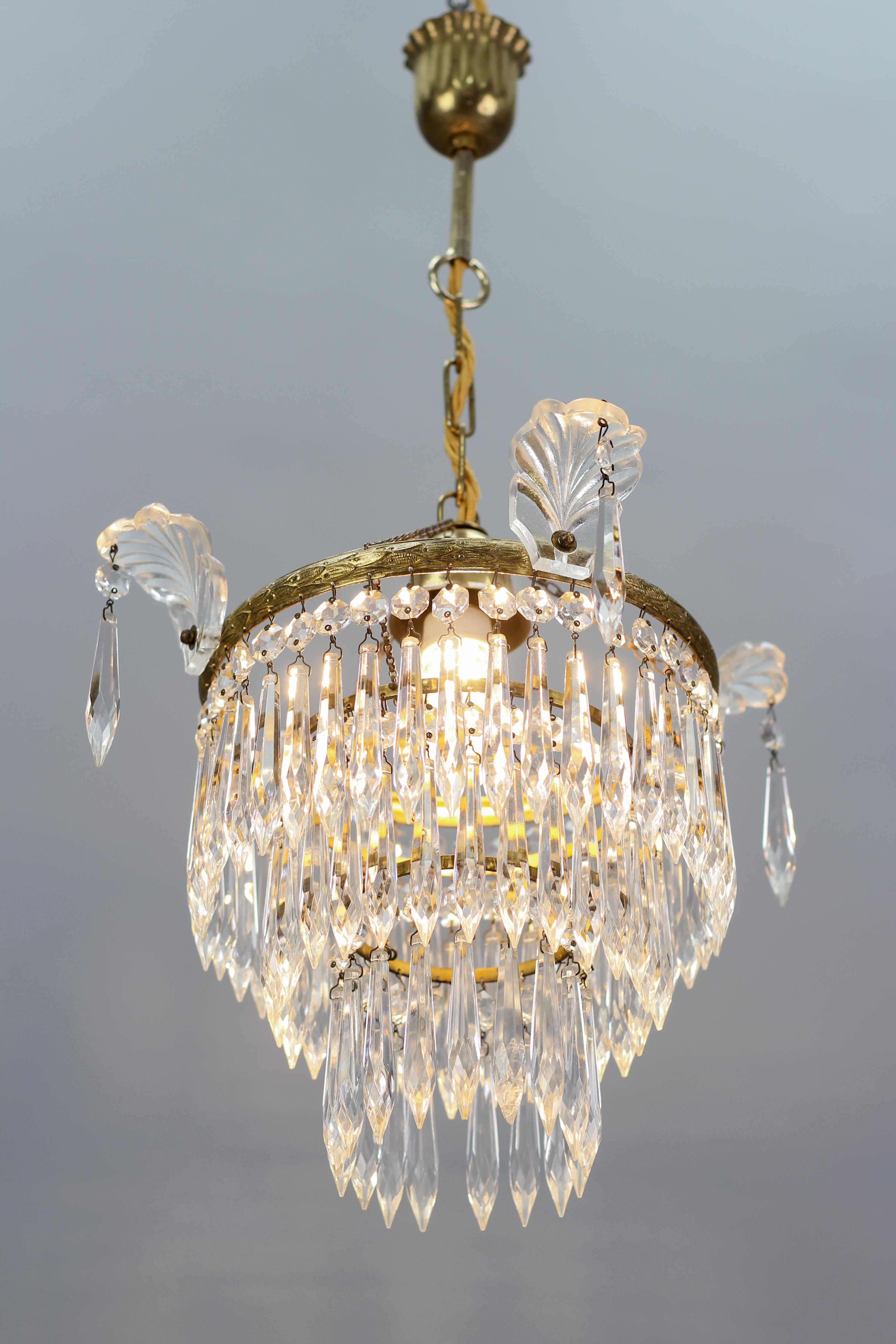 Lustre de style Empire français à trois étages en cristal, verre et laiton, années 1930 en vente 11