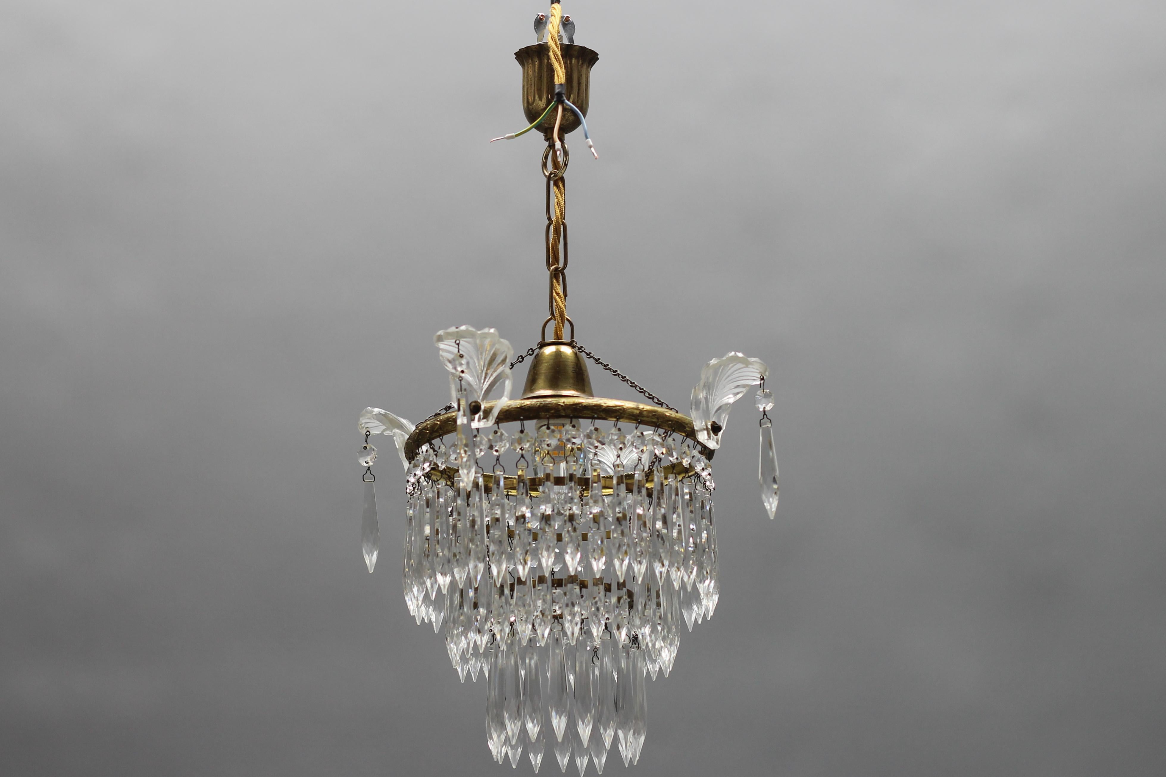 French Empire Style Crystal Glass and Brass Three-Tired Chandelier, 1930s For Sale 12