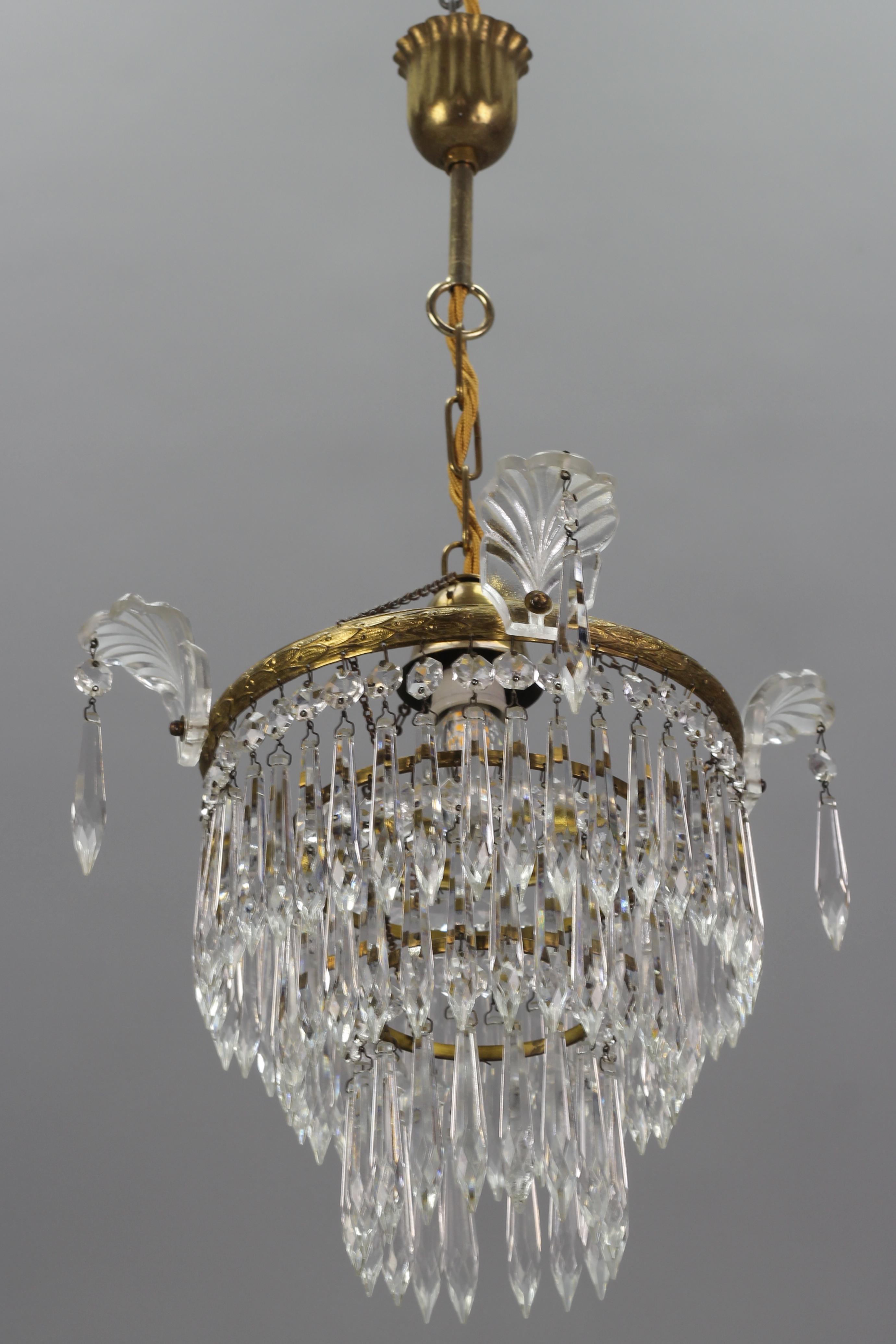 French Empire Style Crystal Glass and Brass Three-Tired Chandelier, 1930s For Sale 13