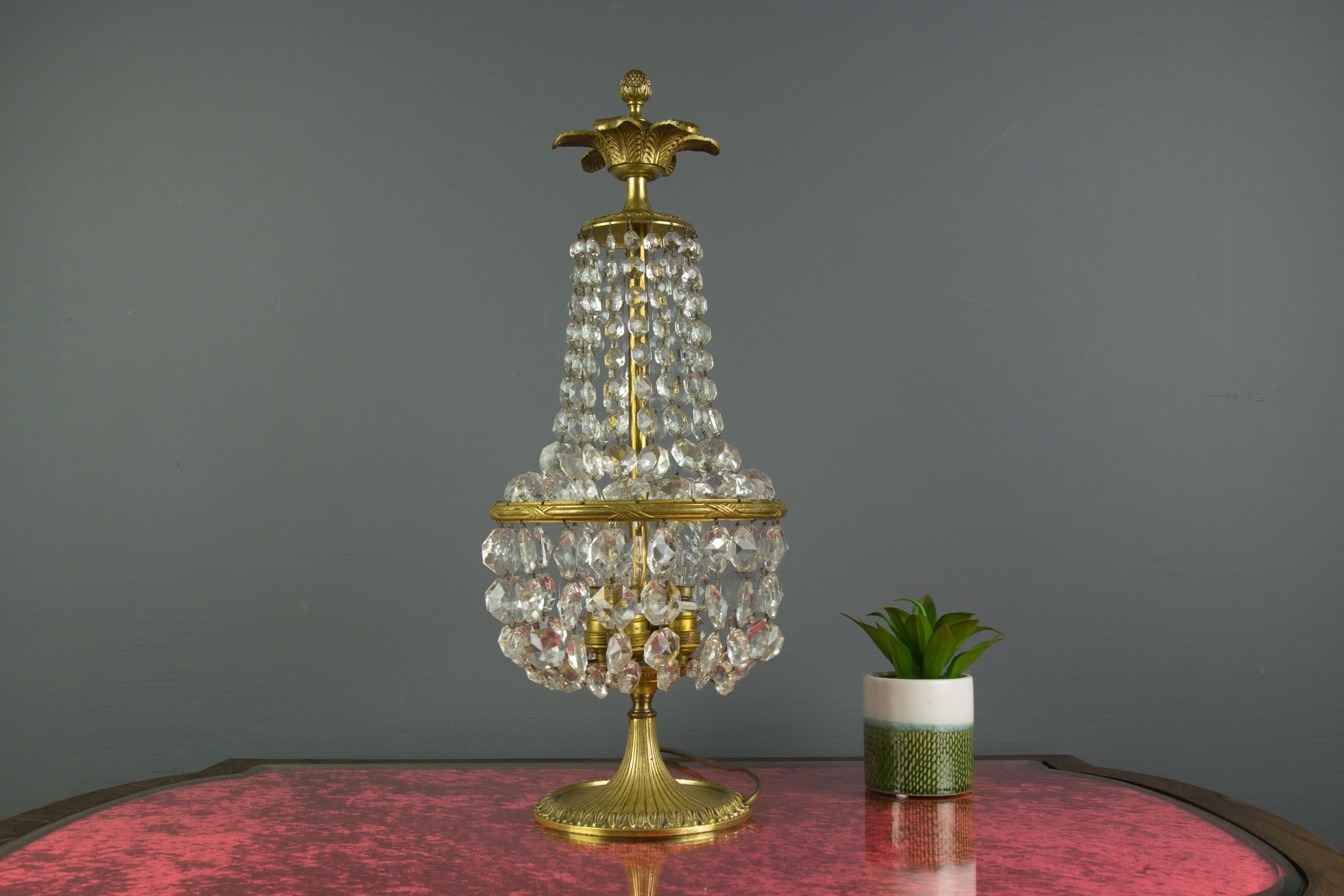 French Empire Style Crystal Glass and Bronze Three-Light Table Lamp, 1950's im Zustand „Gut“ in Barntrup, DE