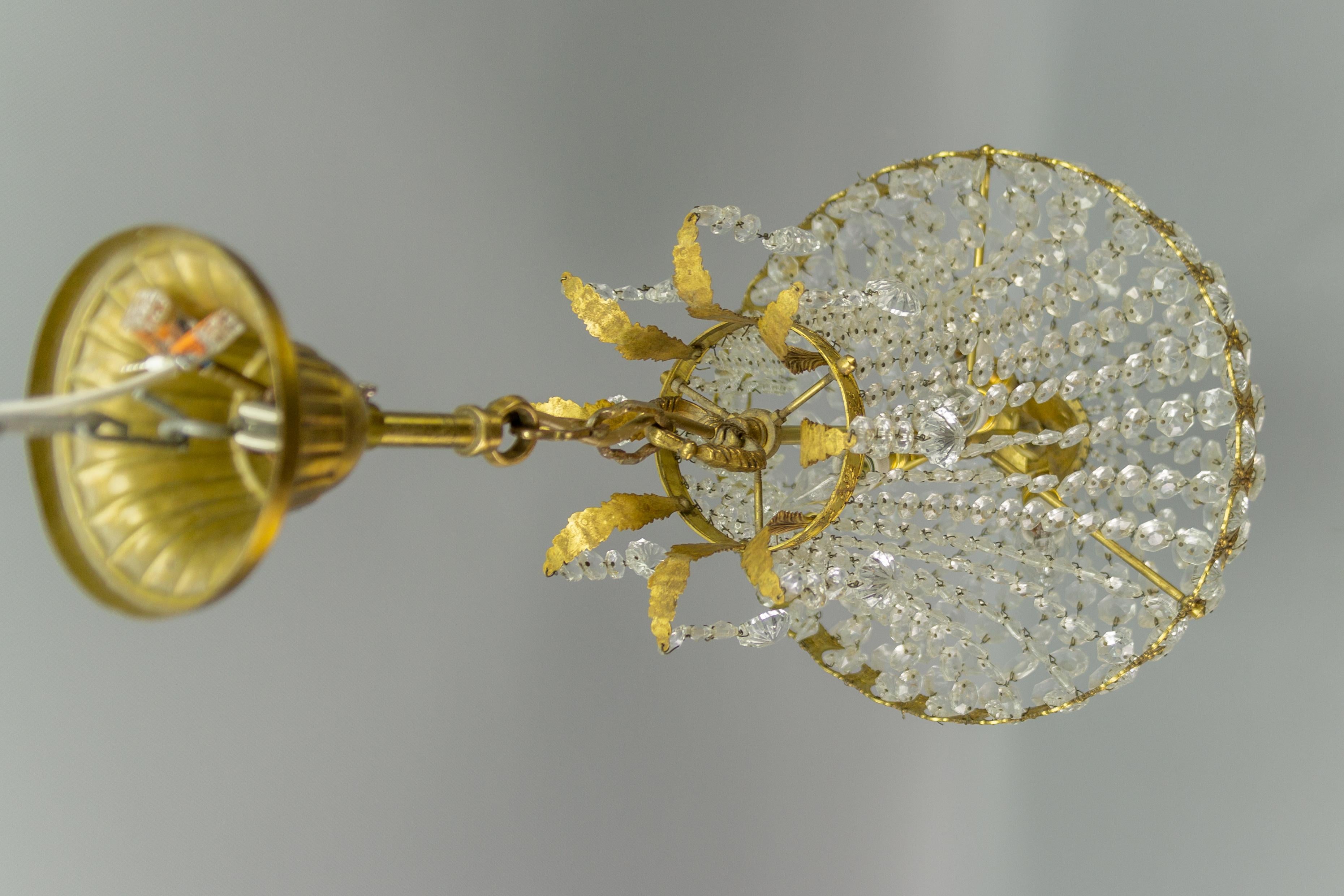 Französischer Kristallglas-Kronleuchter im Empire-Stil mit vier Lichtern in Korbform im Angebot 11