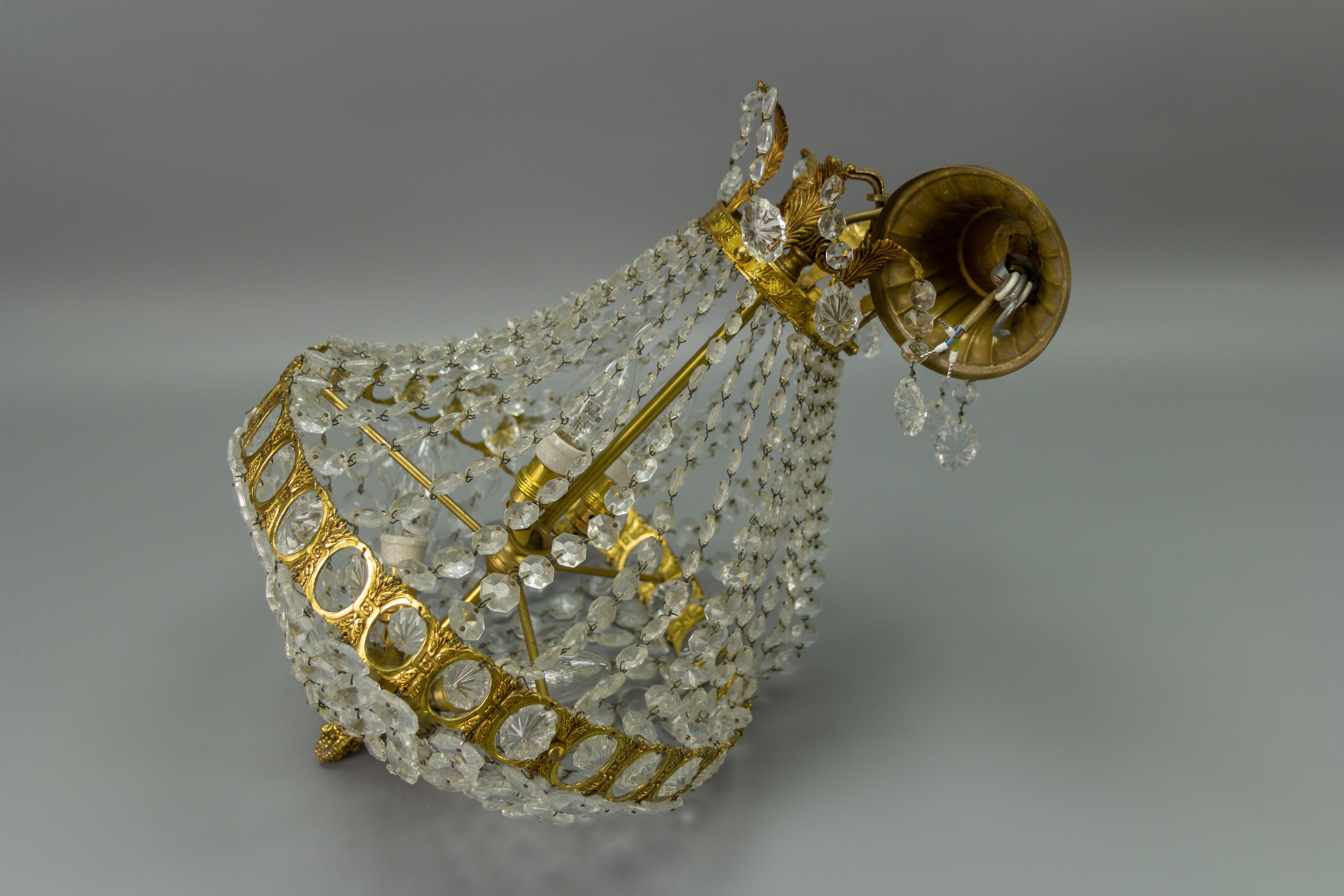 Französischer Kristallglas-Kronleuchter im Empire-Stil mit vier Lichtern in Korbform im Angebot 12