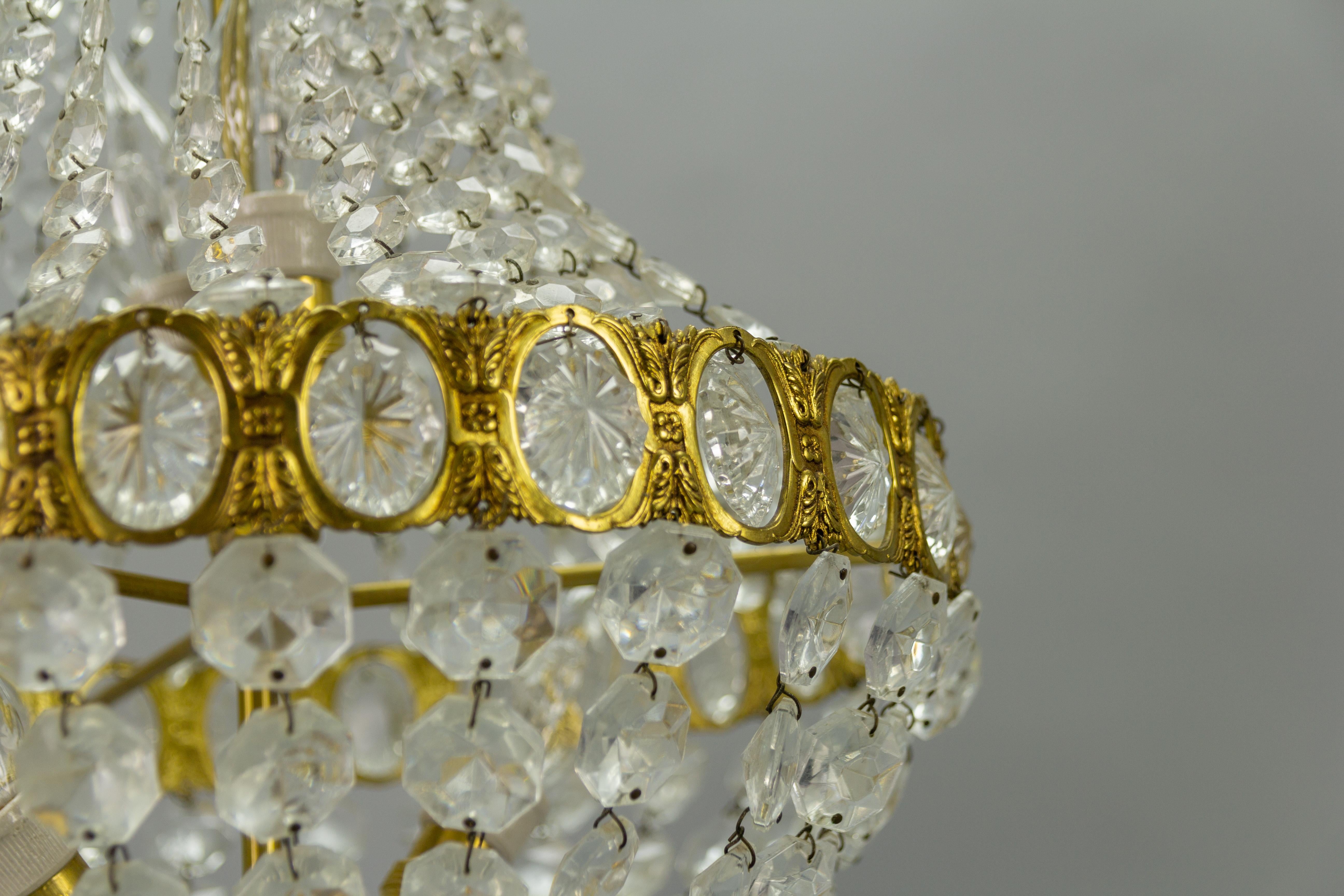 Französischer Kristallglas-Kronleuchter im Empire-Stil mit vier Lichtern in Korbform im Angebot 3
