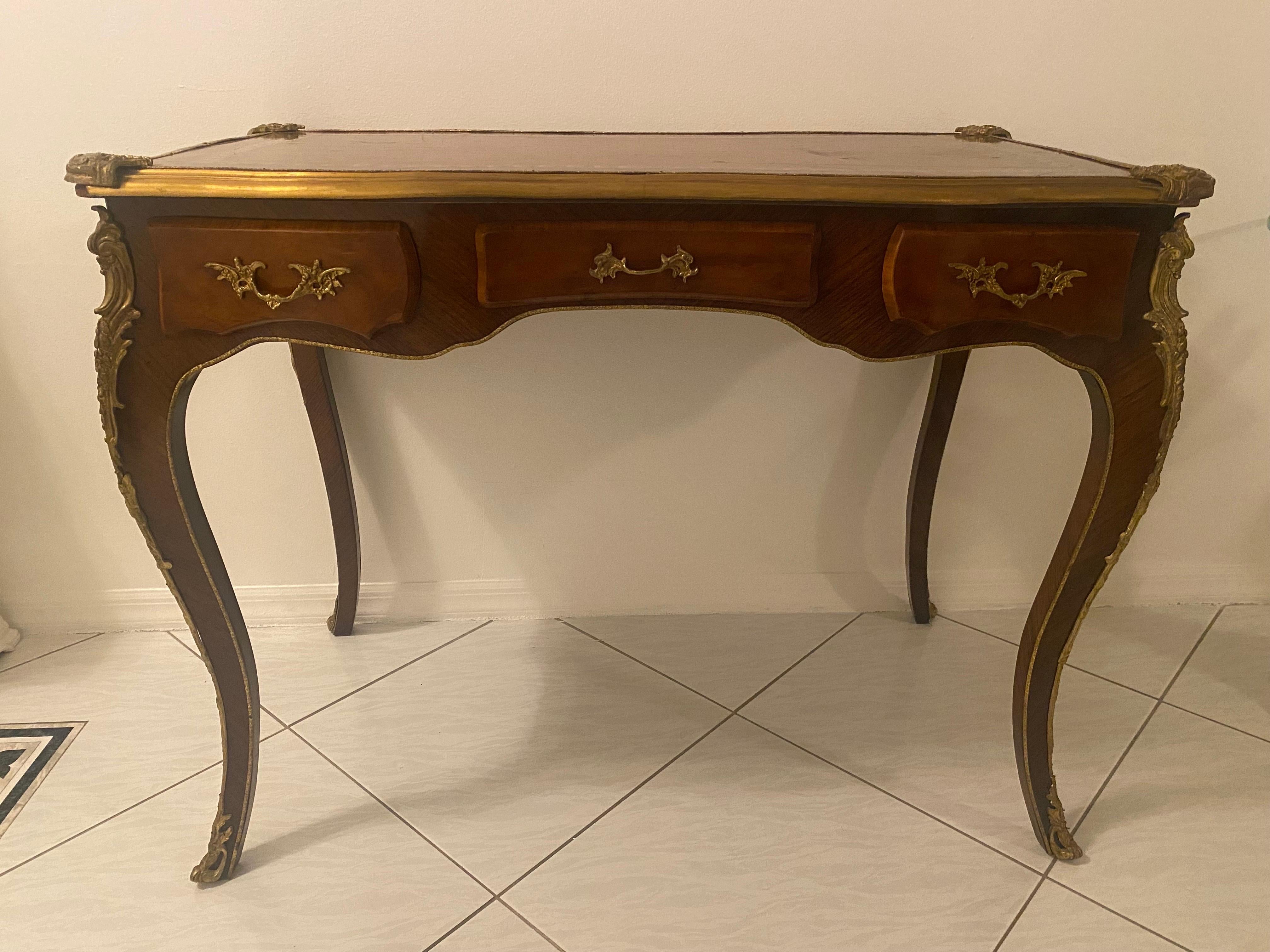 Scrivania in stile Impero francese con supporti in metallo dorato in vendita 6