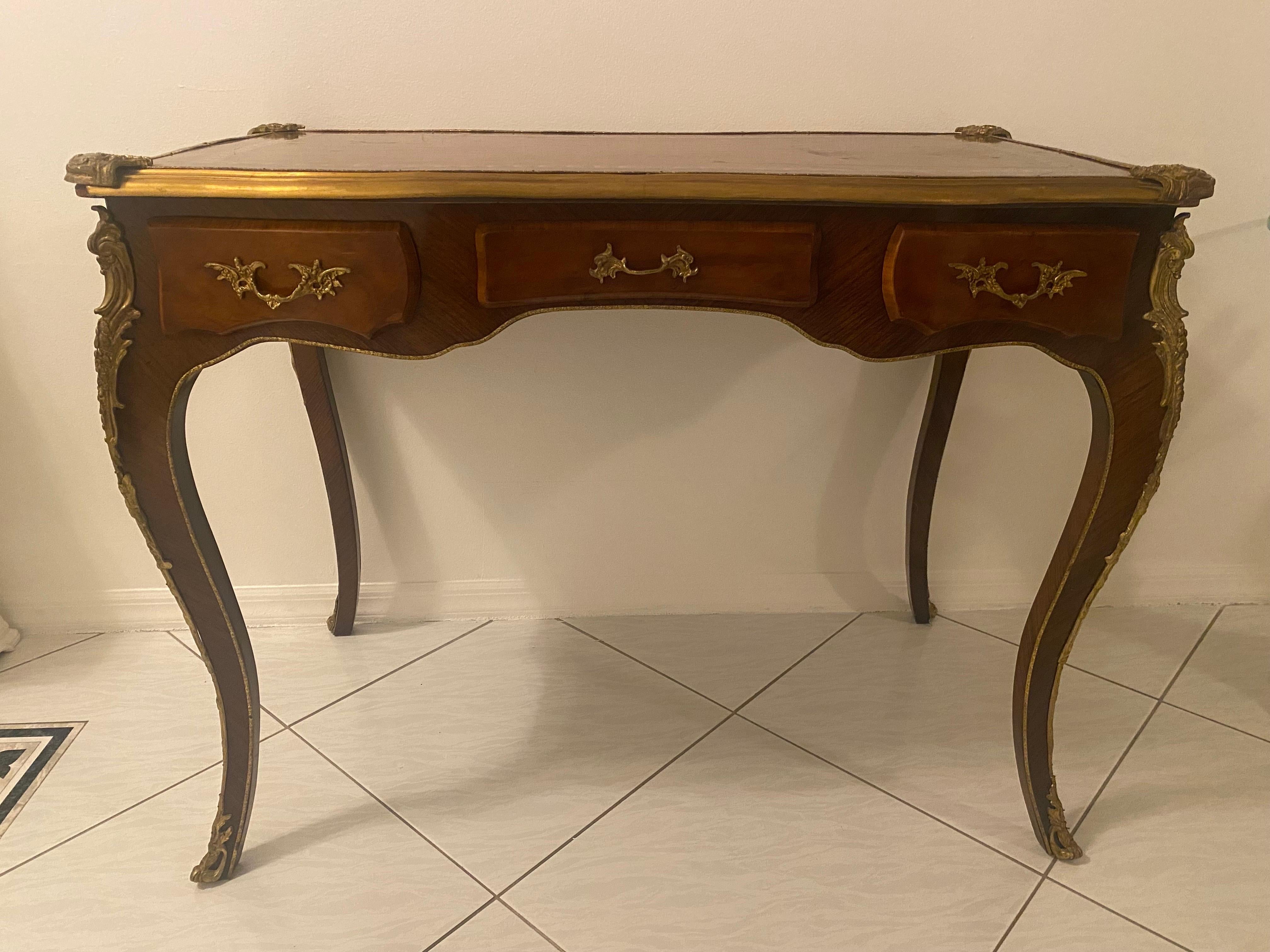 Bureau de style Empire français avec montures en métal doré en vente 8