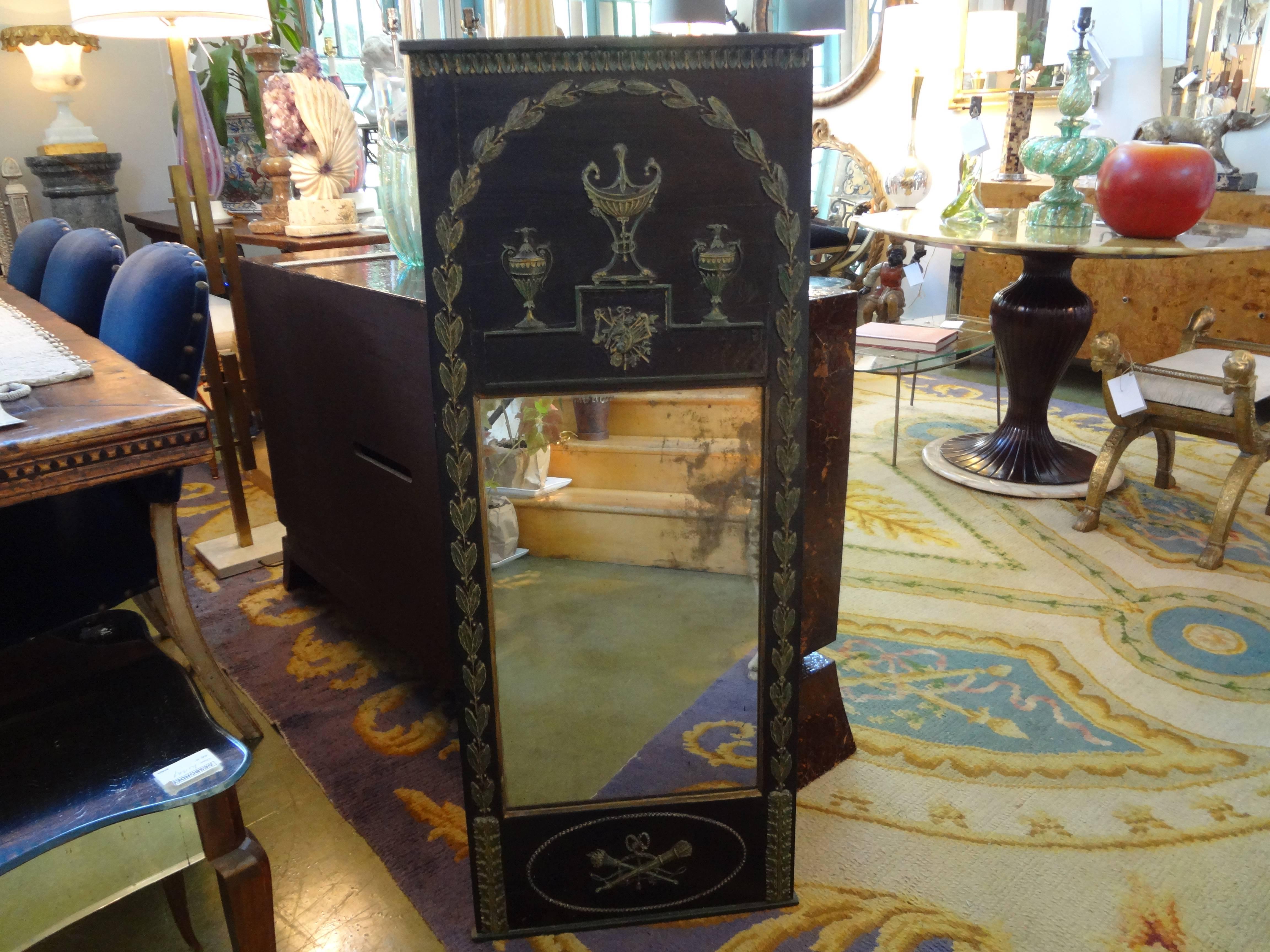 Miroir de style Empire français ébénisé et peint en vente 1