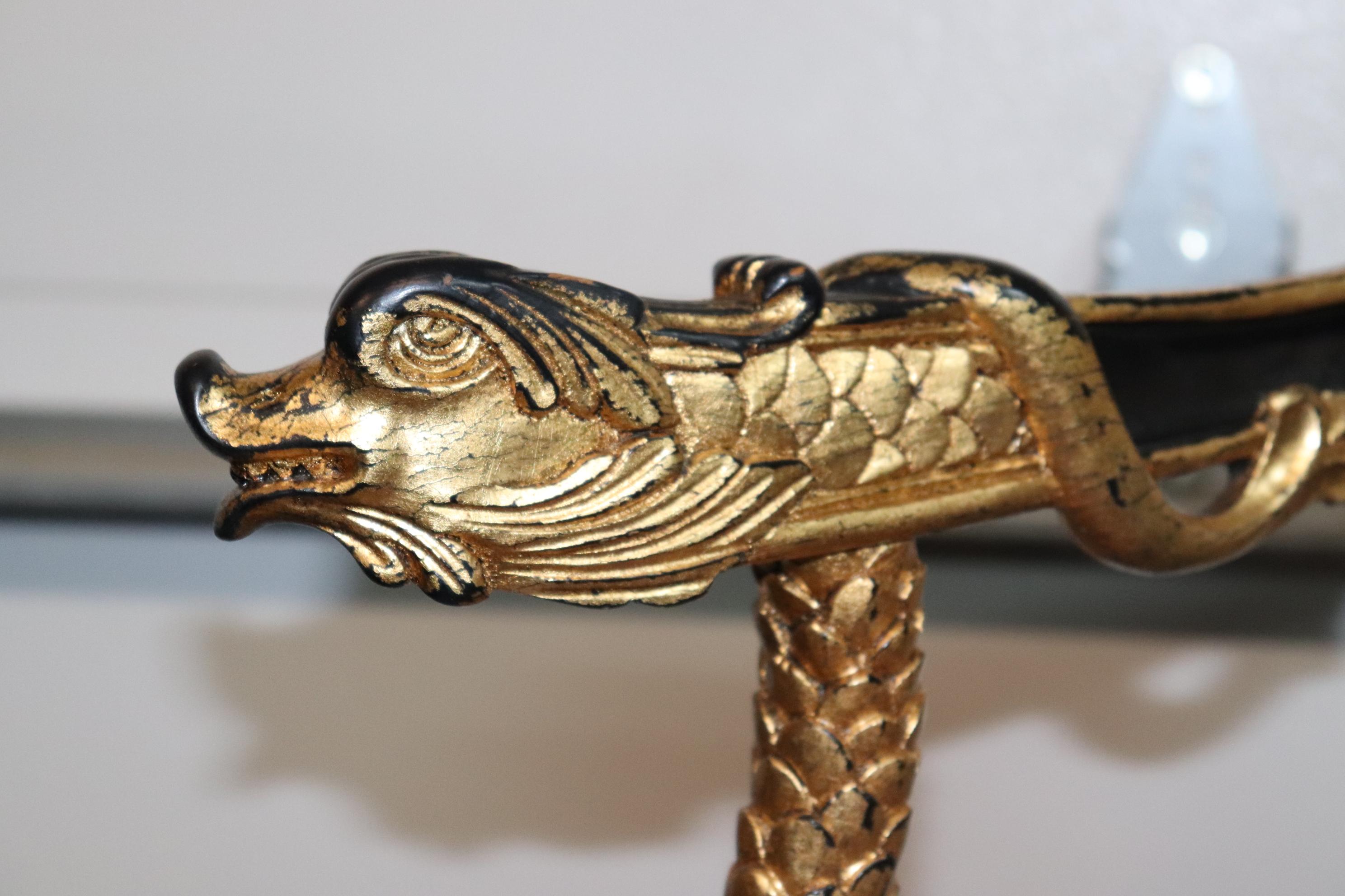 Settee de style Empire français en bois doré ébénisé sculpté de dauphins, vers 1950 en vente 2