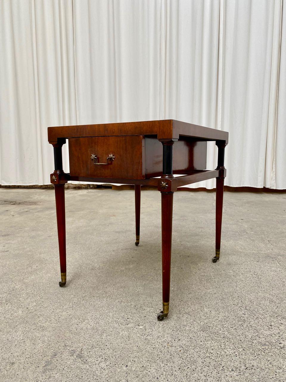 Ein Vintage, Französisch Empire-Stil Mahagoni Beistelltisch von 