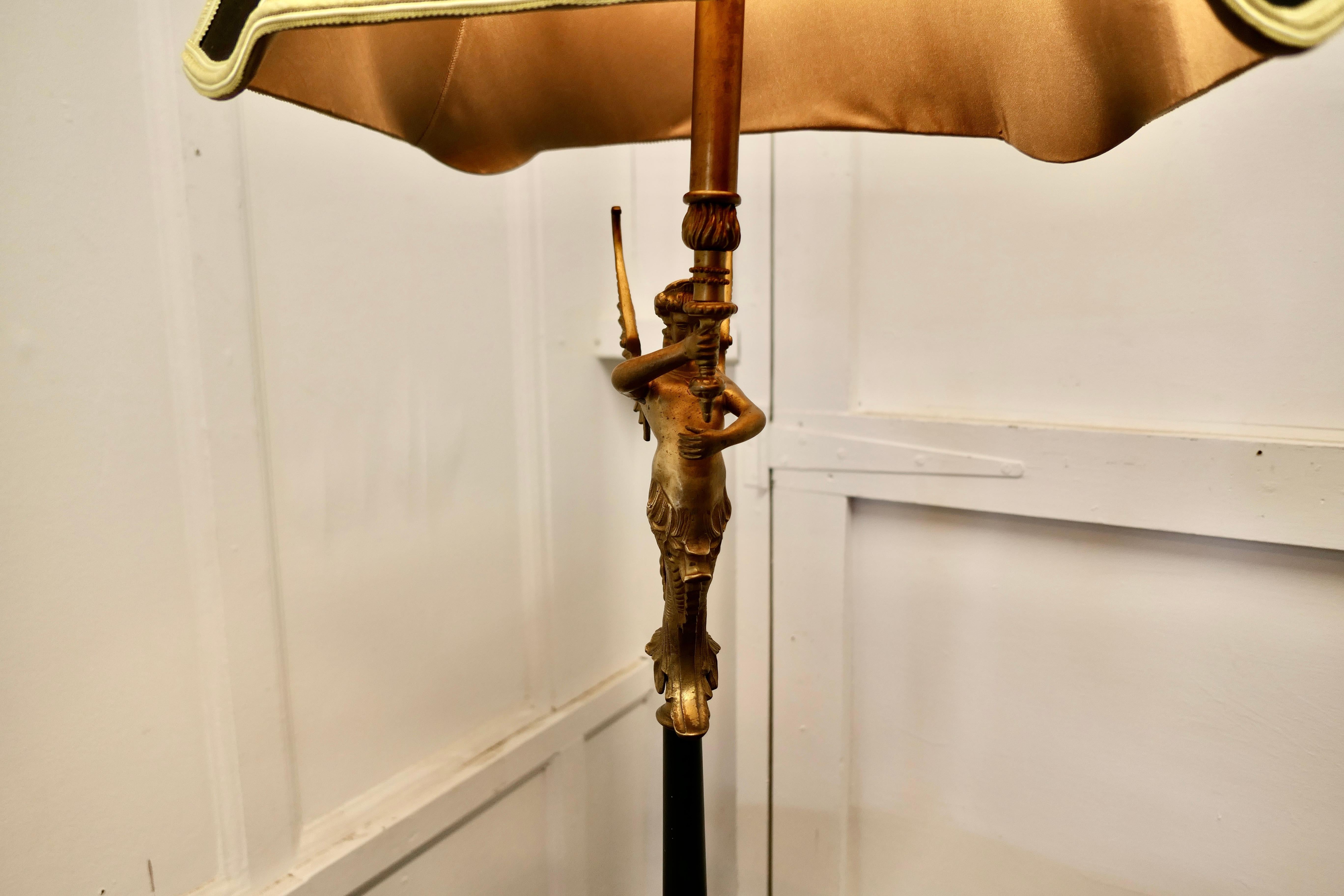  Lampe figurative en bronze doré Siren de style Empire français    Une charmante lampe en laiton d'un mètre de haut en vente 2