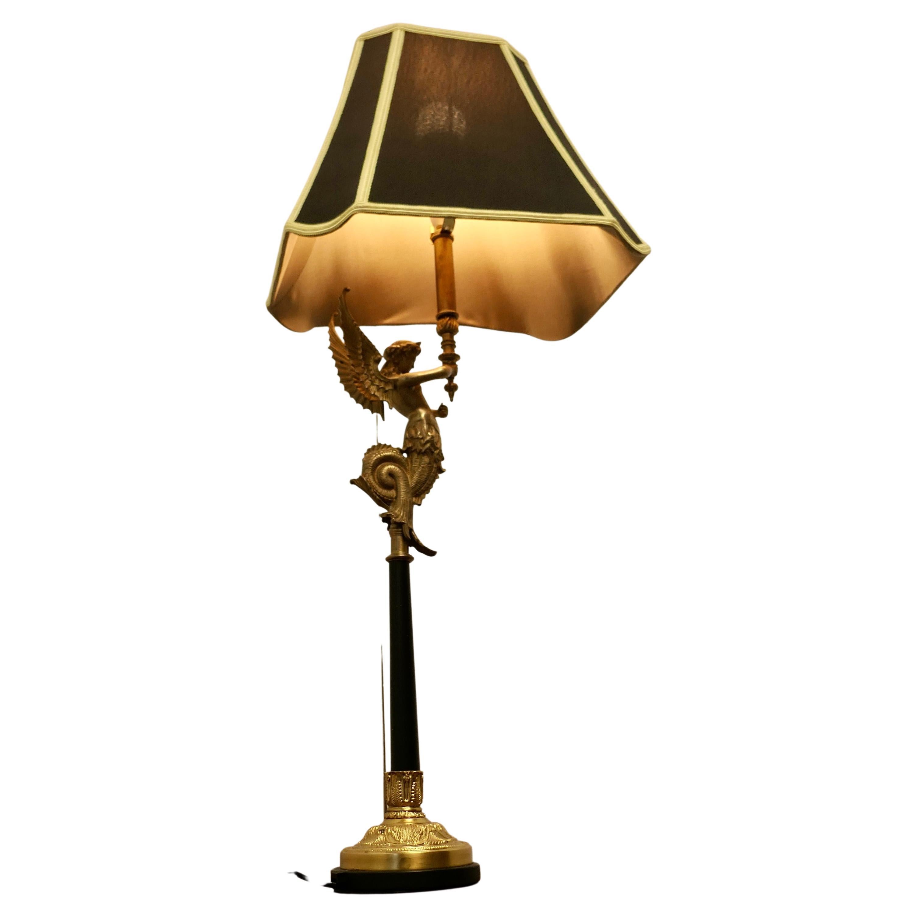  Lampe figurative en bronze doré Siren de style Empire français    Une charmante lampe en laiton d'un mètre de haut