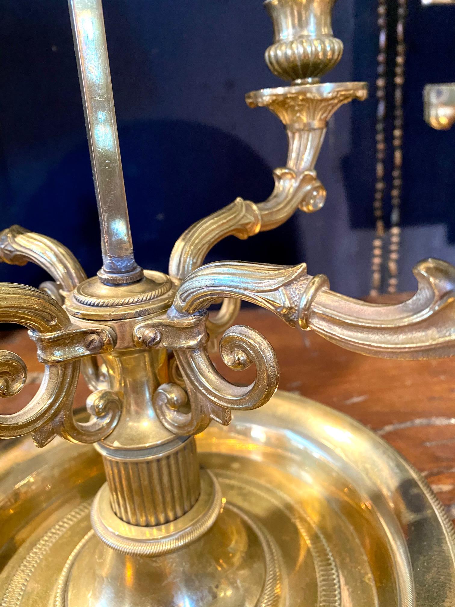 Französische Bouillotte-Lampe im Empire-Stil aus vergoldeter Bronze (Frühes 20. Jahrhundert) im Angebot