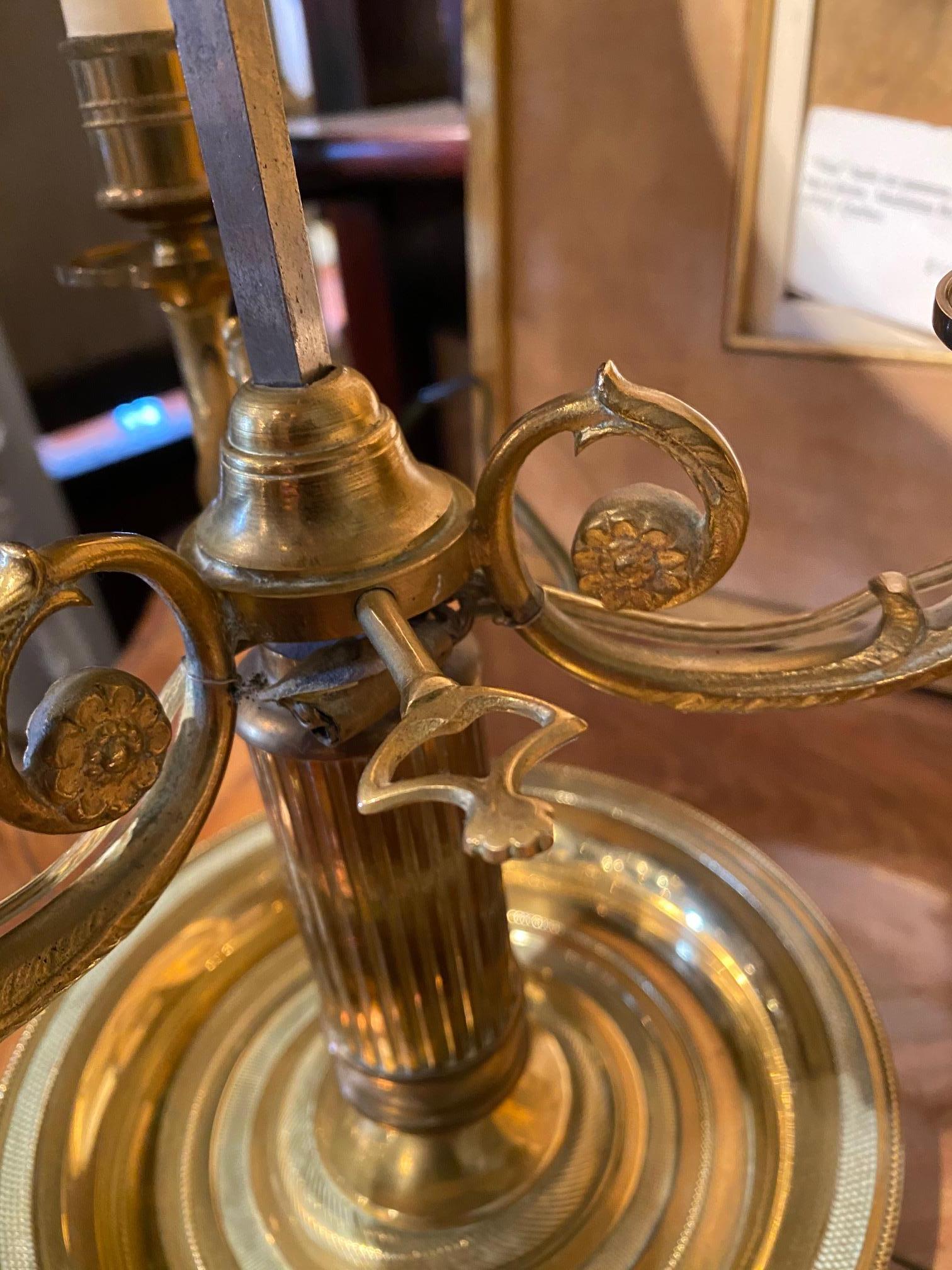 Lampe bouillotte de style Empire français en bronze doré Bon état - En vente à Montreal, QC