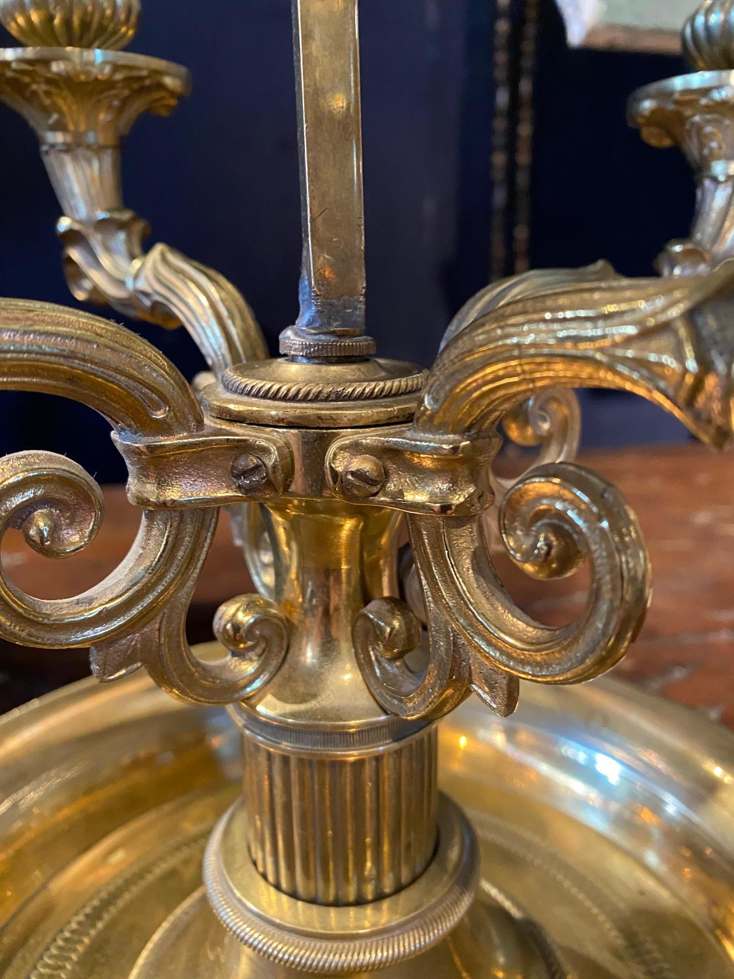 Französische Bouillotte-Lampe im Empire-Stil aus vergoldeter Bronze im Angebot 2