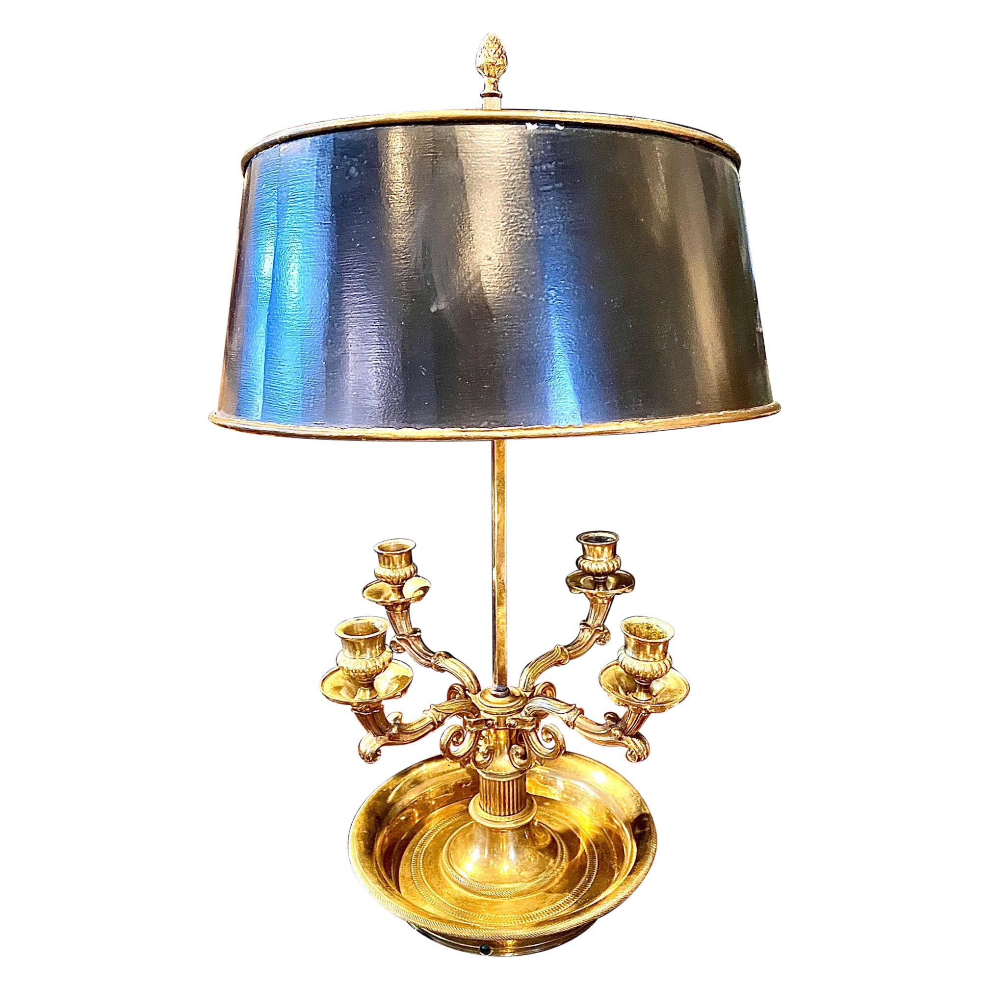 Lampe bouillotte de style Empire français en bronze doré en vente