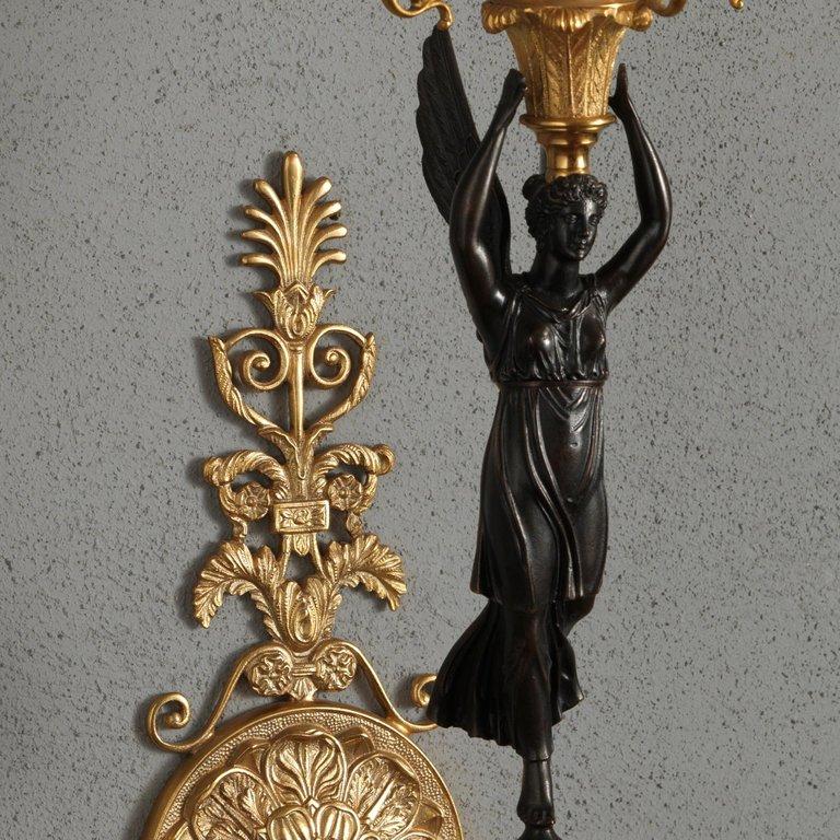 Französischer Empire-Wandleuchter aus vergoldeter und brünierter Bronze im französischen Empire-Stil von Gherardo Degli Albizzi (Italienisch) im Angebot