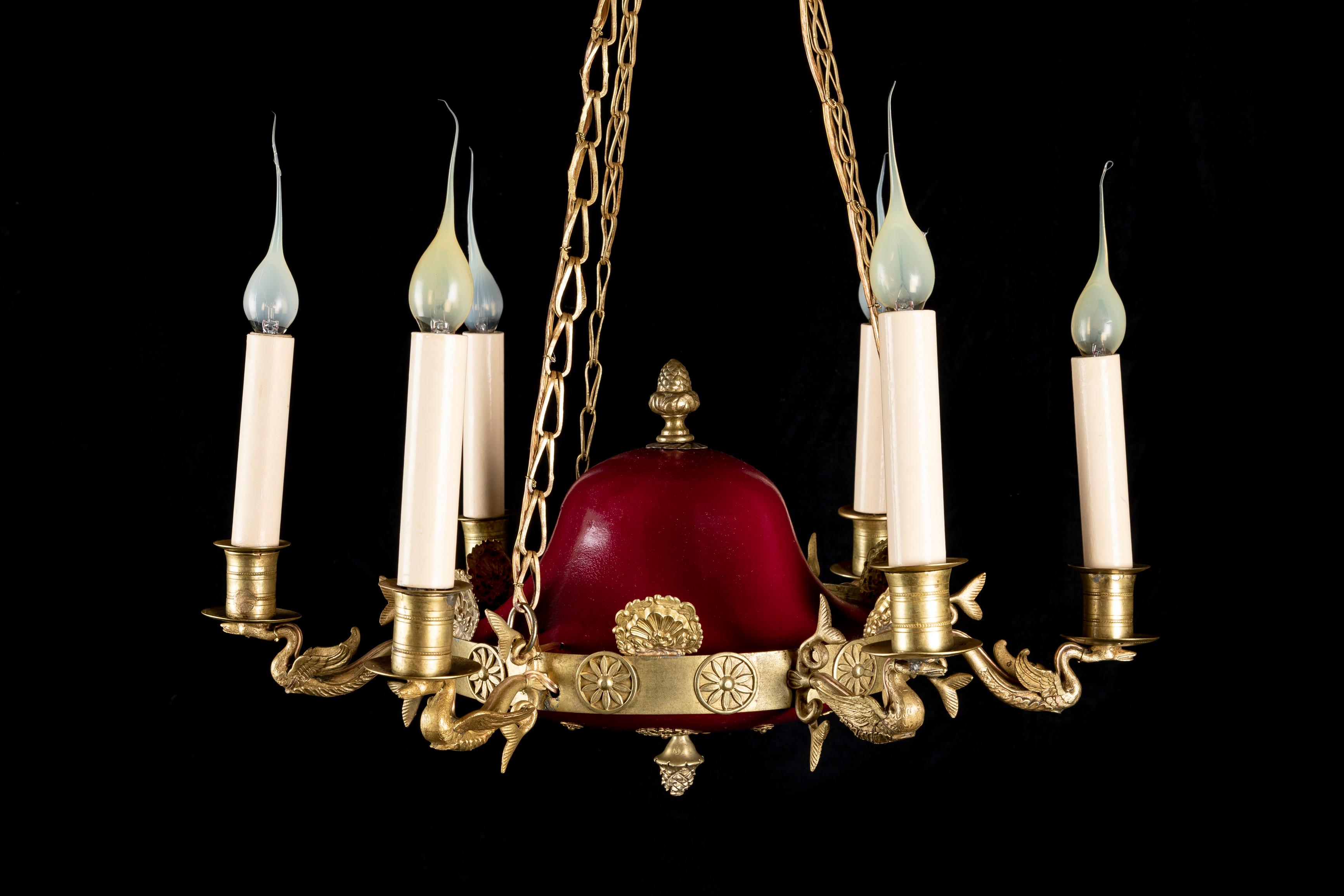 French Empire Style GIlt Bronze and Red Painted tole Swan Chandelier In Good Condition For Sale In New York, NY