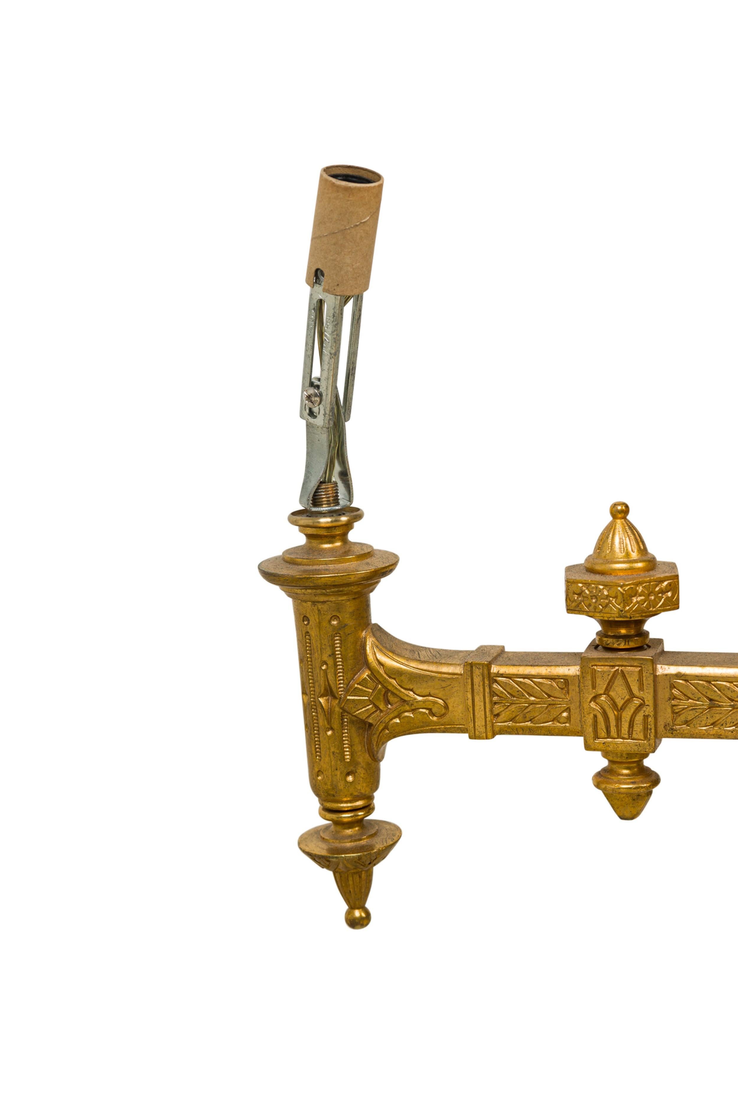 Französischer Empire-Stil Vergoldete Bronze Fünf-Licht-Kronleuchter im Angebot 6