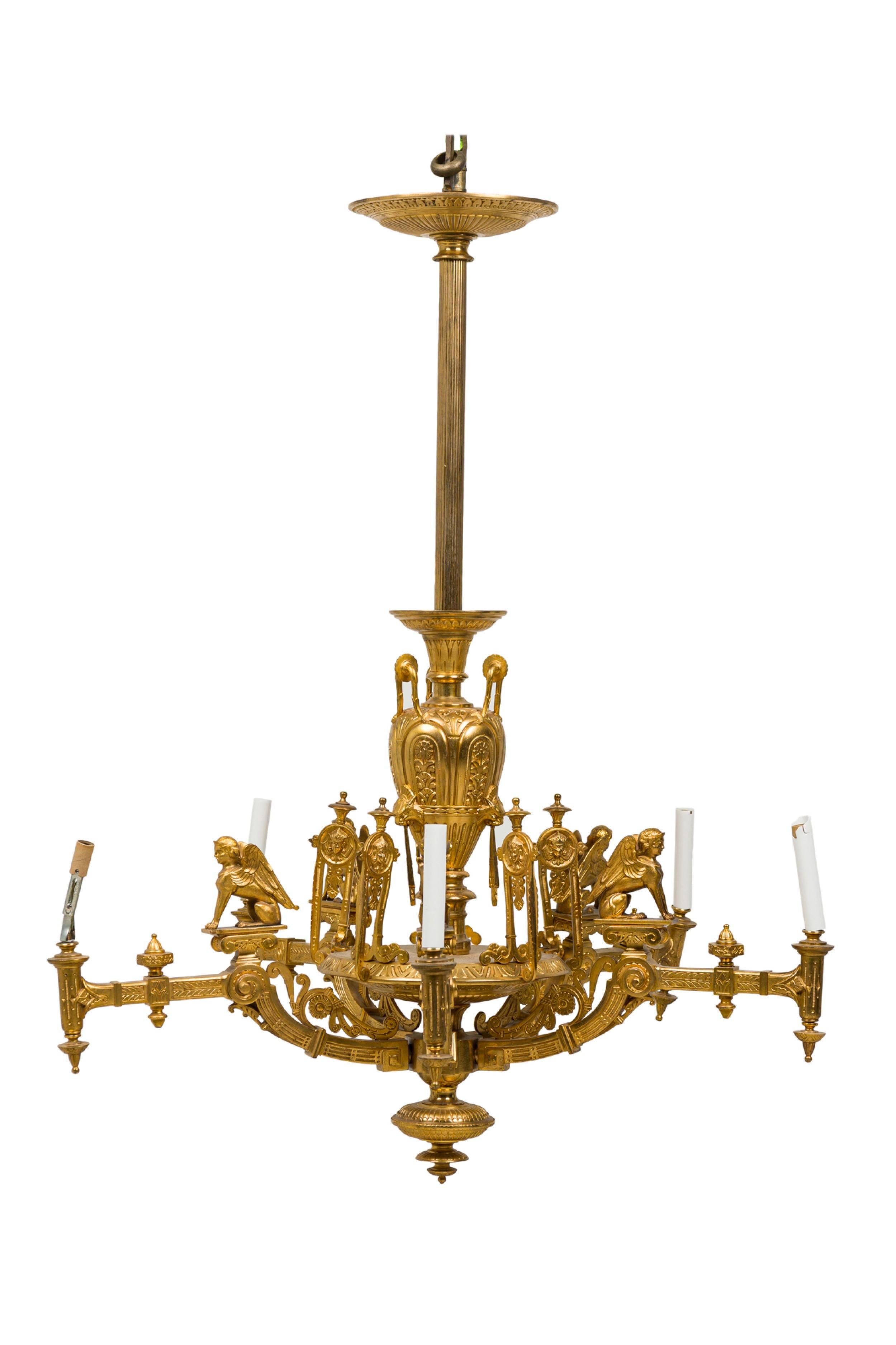 Französischer Empire-Stil Vergoldete Bronze Fünf-Licht-Kronleuchter im Zustand „Gut“ im Angebot in New York, NY