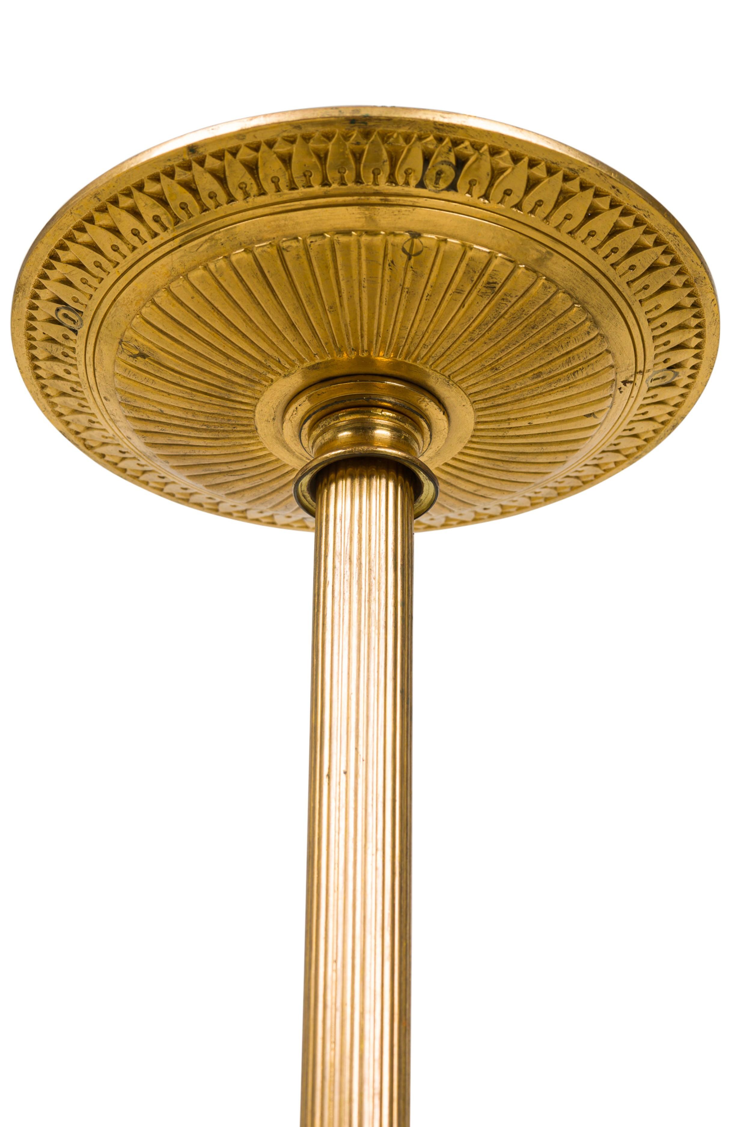 Französischer Empire-Stil Vergoldete Bronze Fünf-Licht-Kronleuchter im Angebot 3