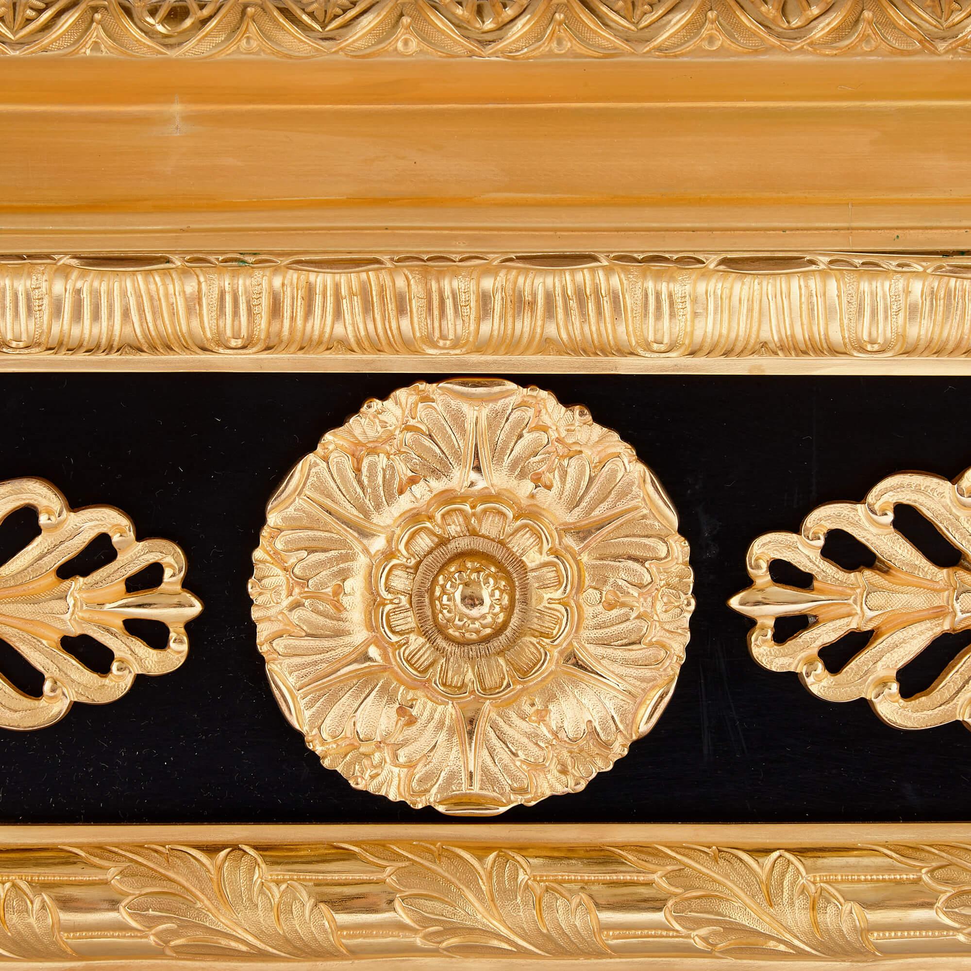 Bronze Table basse française de style Empire en malachite montée sur bronze doré en vente
