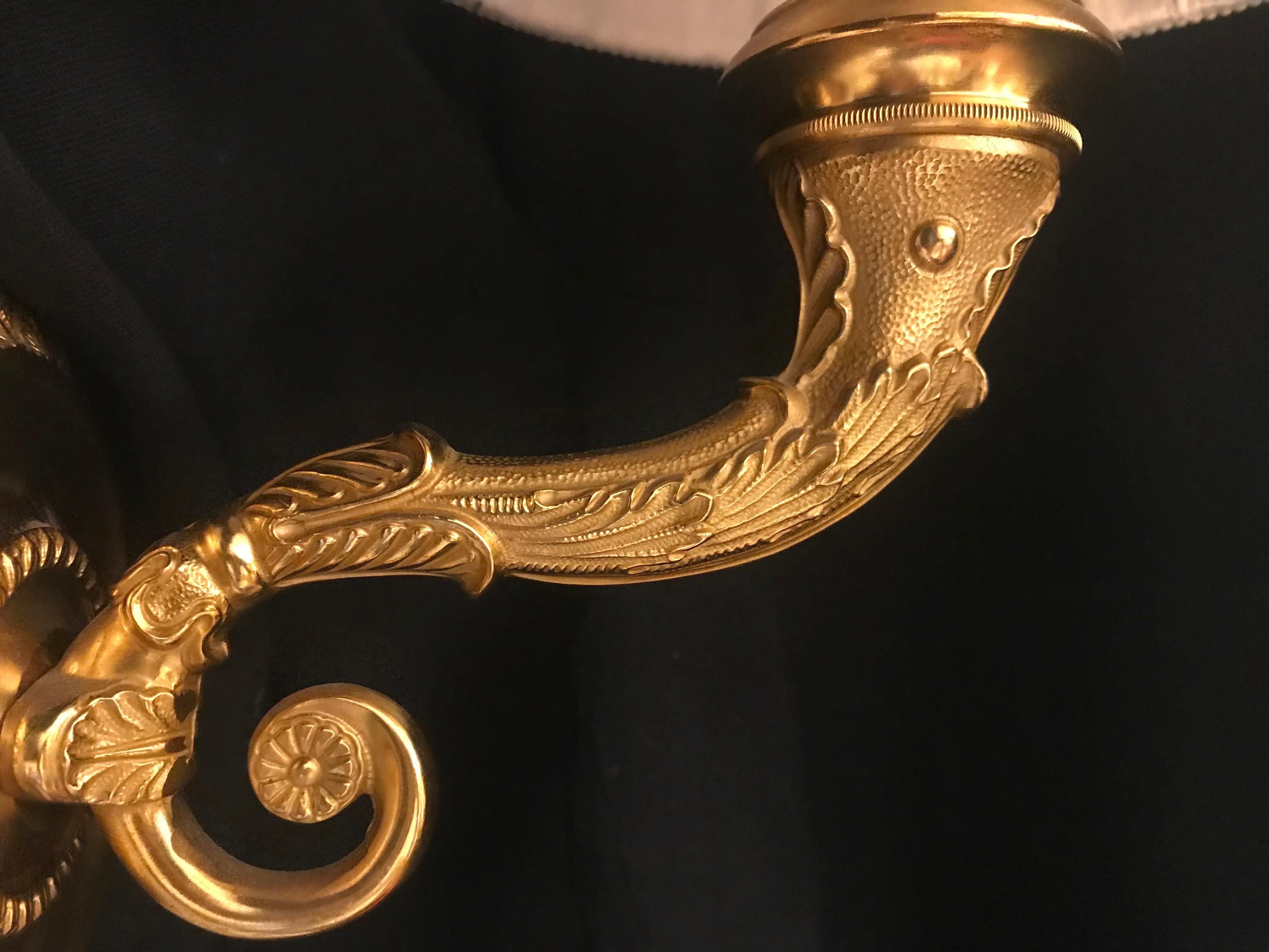 Wandleuchter aus vergoldeter Bronze im französischen Empire-Stil von Gherardo Degli Albizzi (Vergoldet) im Angebot