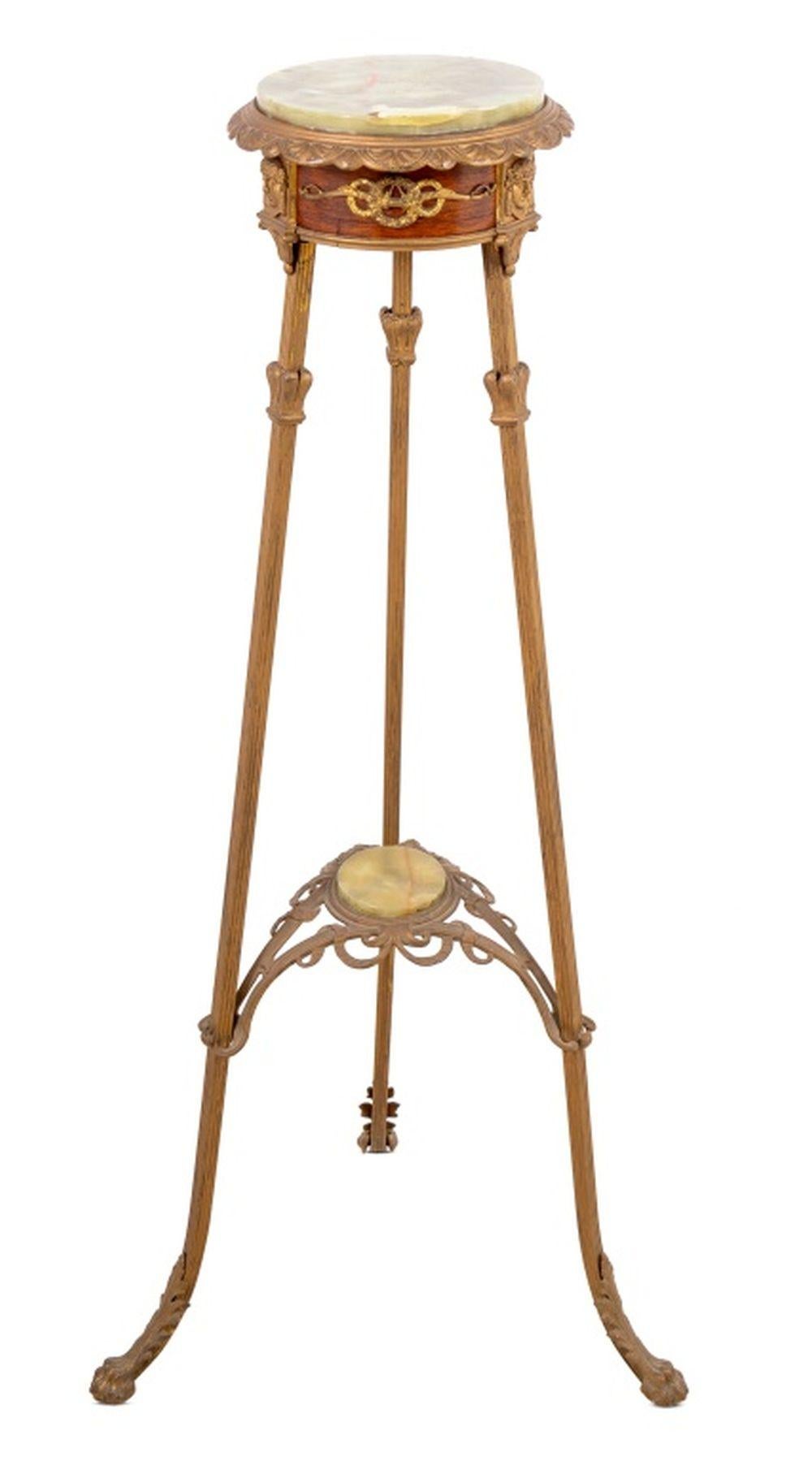 Dorato Piedistallo in metallo dorato e alabastro in stile Impero francese in vendita