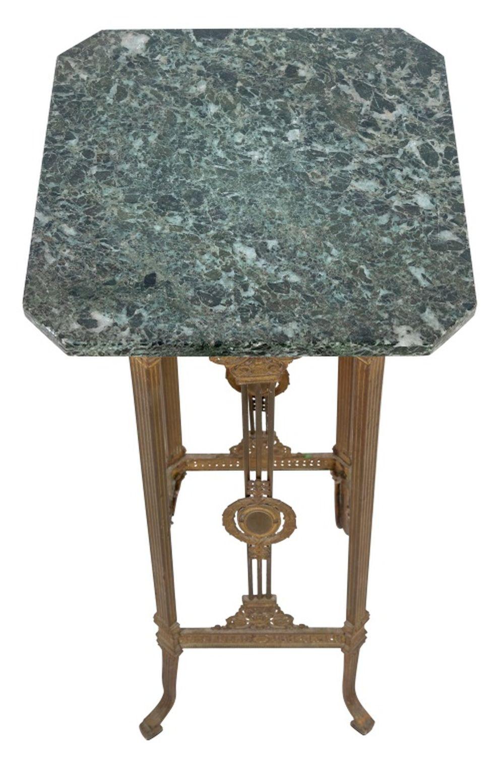 Sockel aus vergoldetem Metall und Marmor im französischen Empire-Stil (Vergoldet) im Angebot