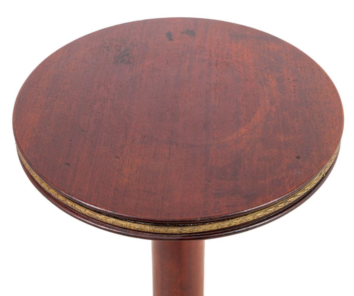 French Empire Style Gilt Metal Mahogany Pedestal (Vergoldet) im Angebot